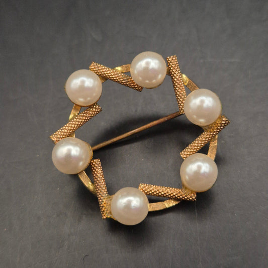 Elegante Vintage Brosche mit Perlen in Goldoptik - Zeitloser Charme