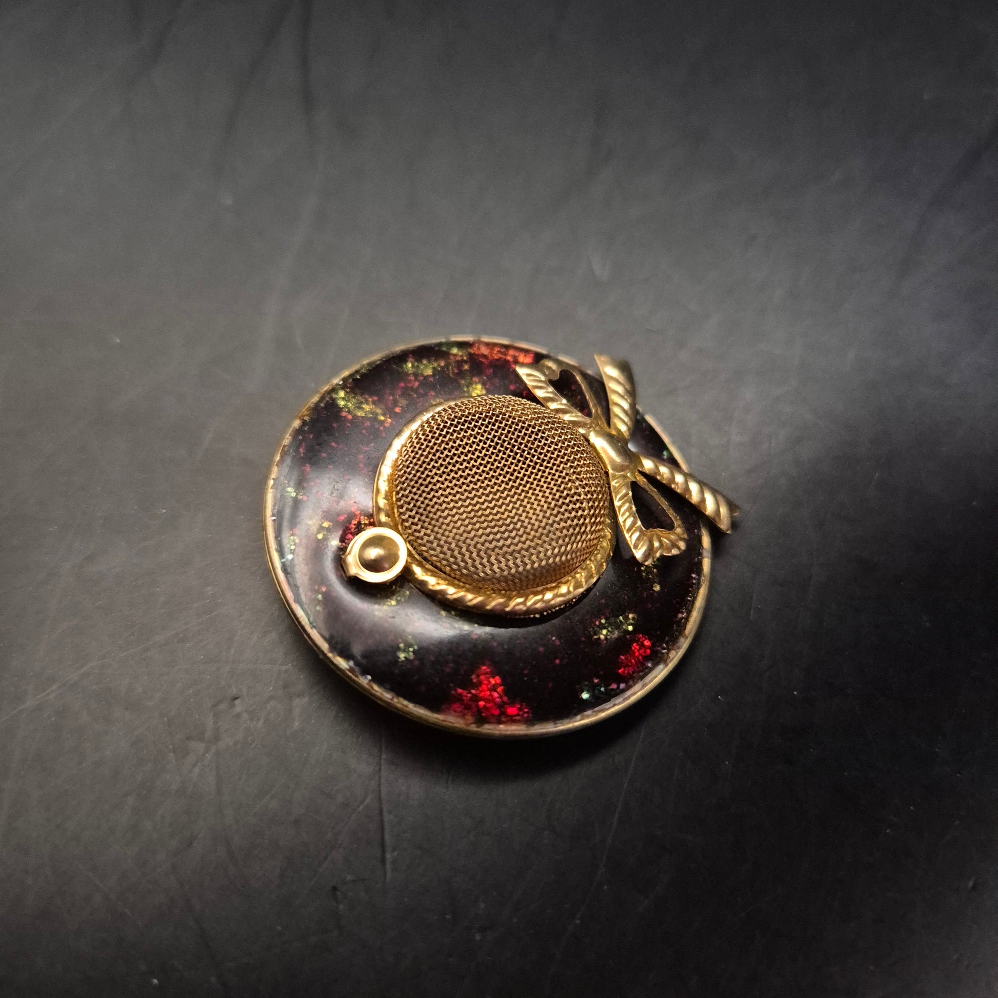 Elegante Vintage Brosche mit Schleife & Goldgitter Detail - Bild 3