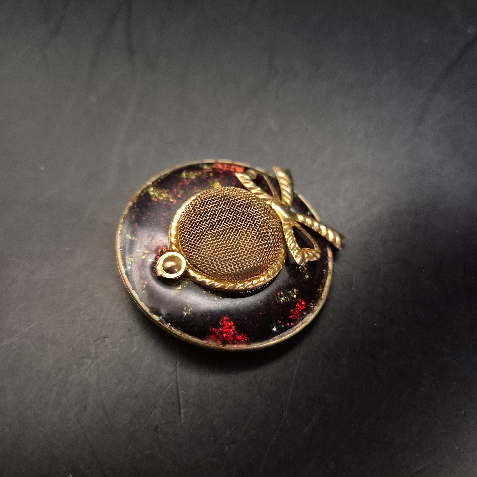 Elegante Vintage Brosche mit Schleife & Goldgitter Detail - Bild 4