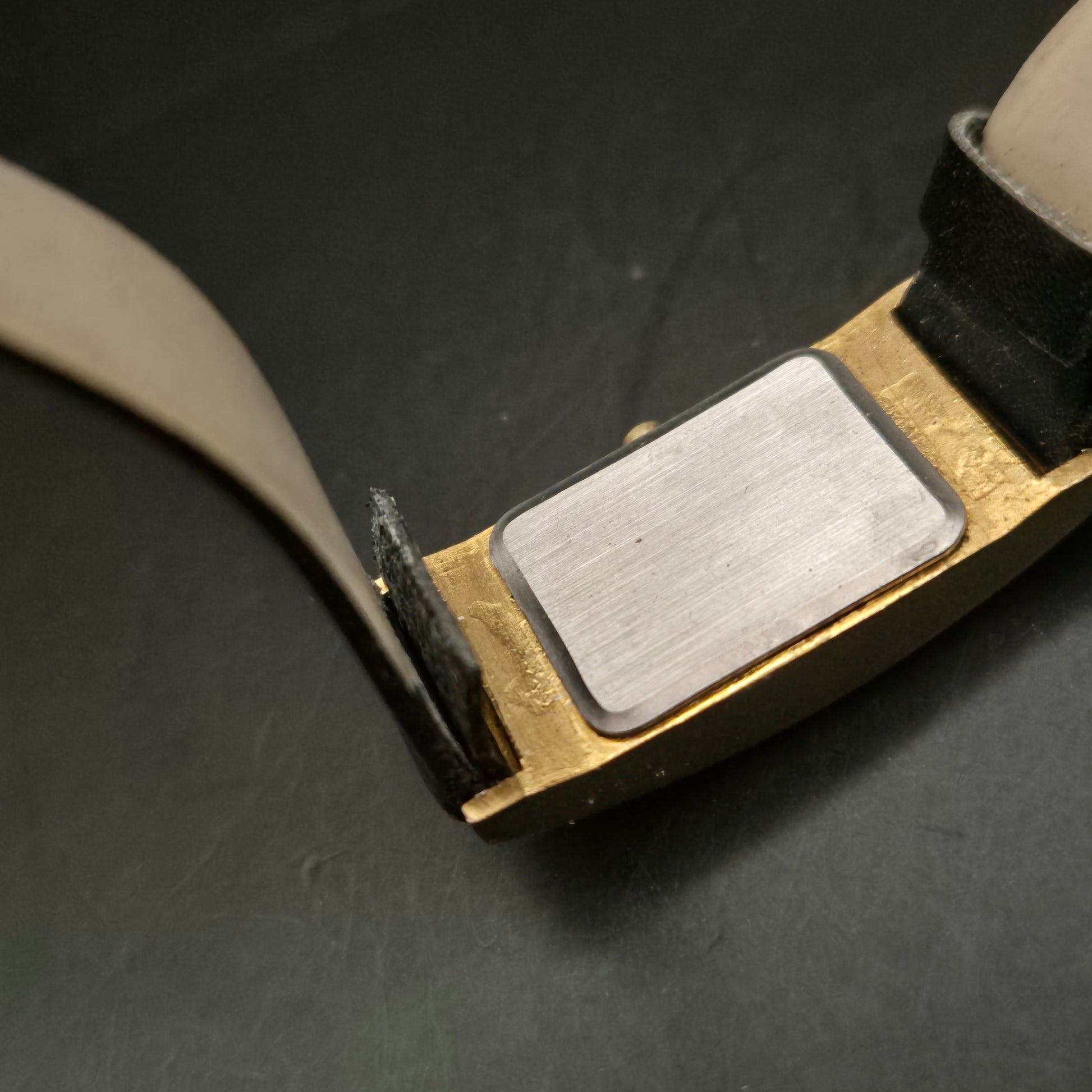 Vintage Damenuhr Goldfarben & Schwarz – Armband defekt - Bild 5