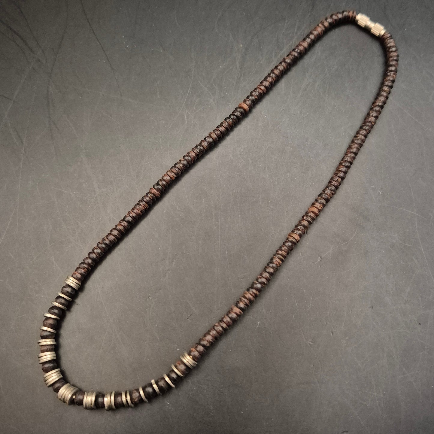 Vintage Halskette aus Holzscheiben und Metallelementen - Bild 2