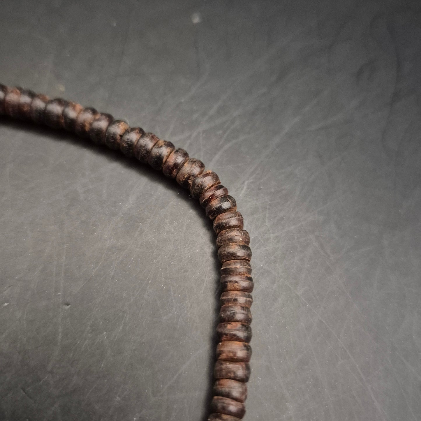 Vintage Halskette aus Holzscheiben und Metallelementen - Bild 6