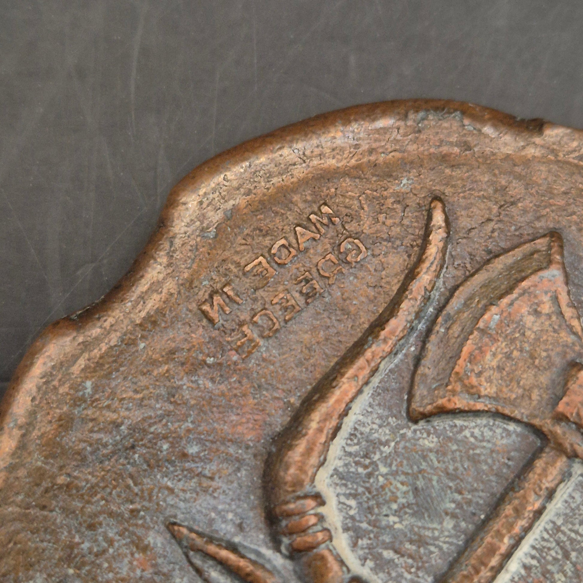 Antikes Bronze Medaillon: Stierkopf & Axt – Symbol der Stärke - Bild 4