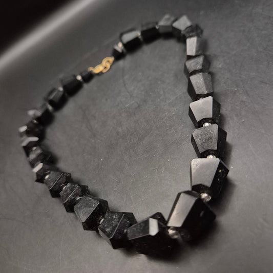 Vintage Halskette Facettierte Schwarze Steine Goldfarbener Verschluss