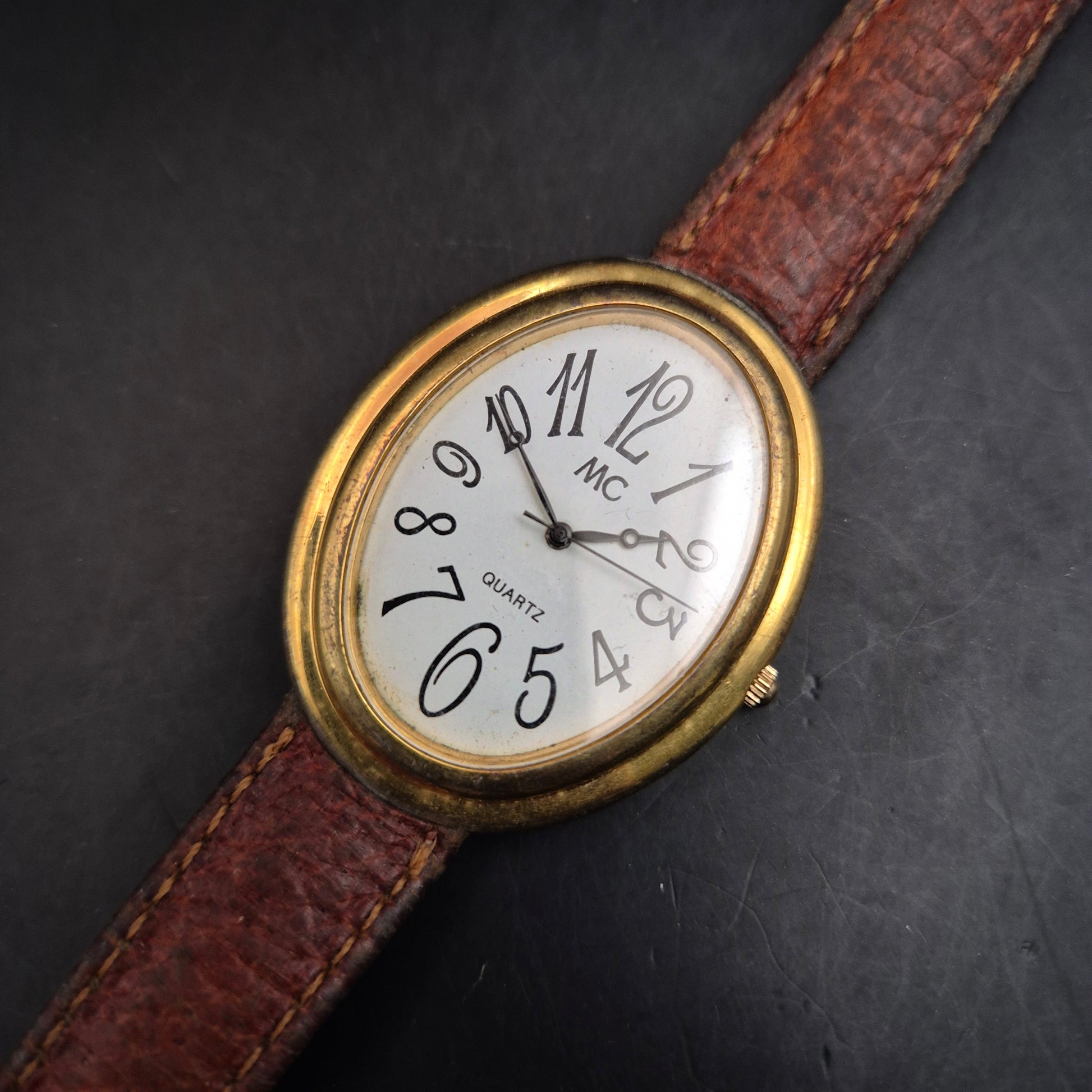 Vintage Damenuhr MC Quartz – Ovales Gehäuse, Goldfarben, Lederarmband - Bild 2