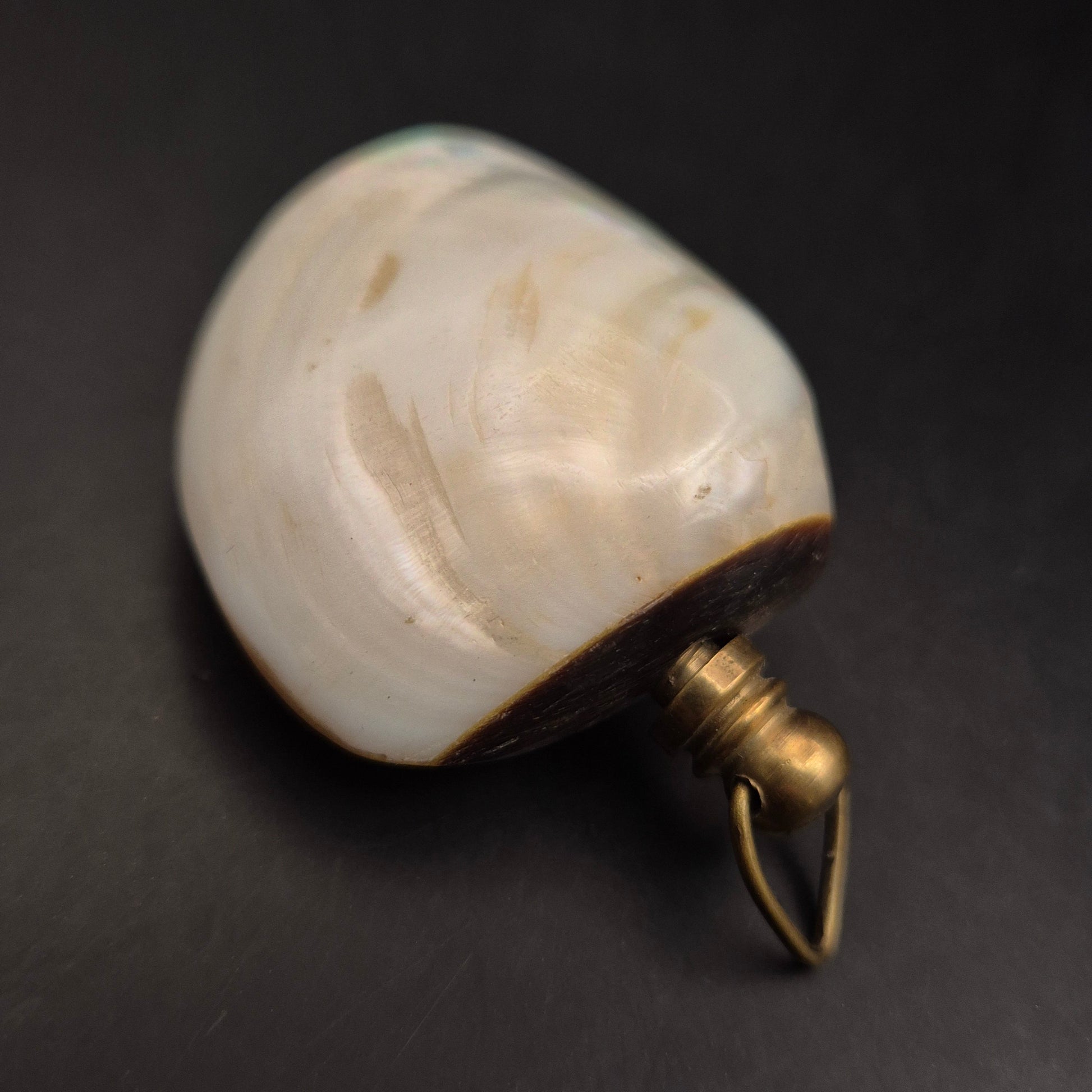 Vintage Perlmutt Anhänger Flakon – Irisierender Muschel-Charme - Bild 4