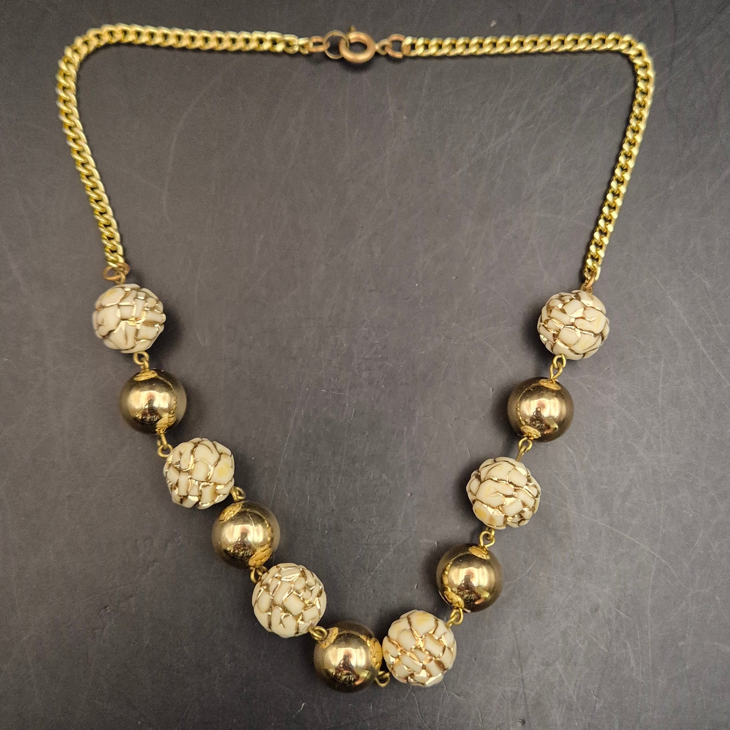 Elegante Vintage Halskette mit goldenen und creme Kugeln - Bild 2
