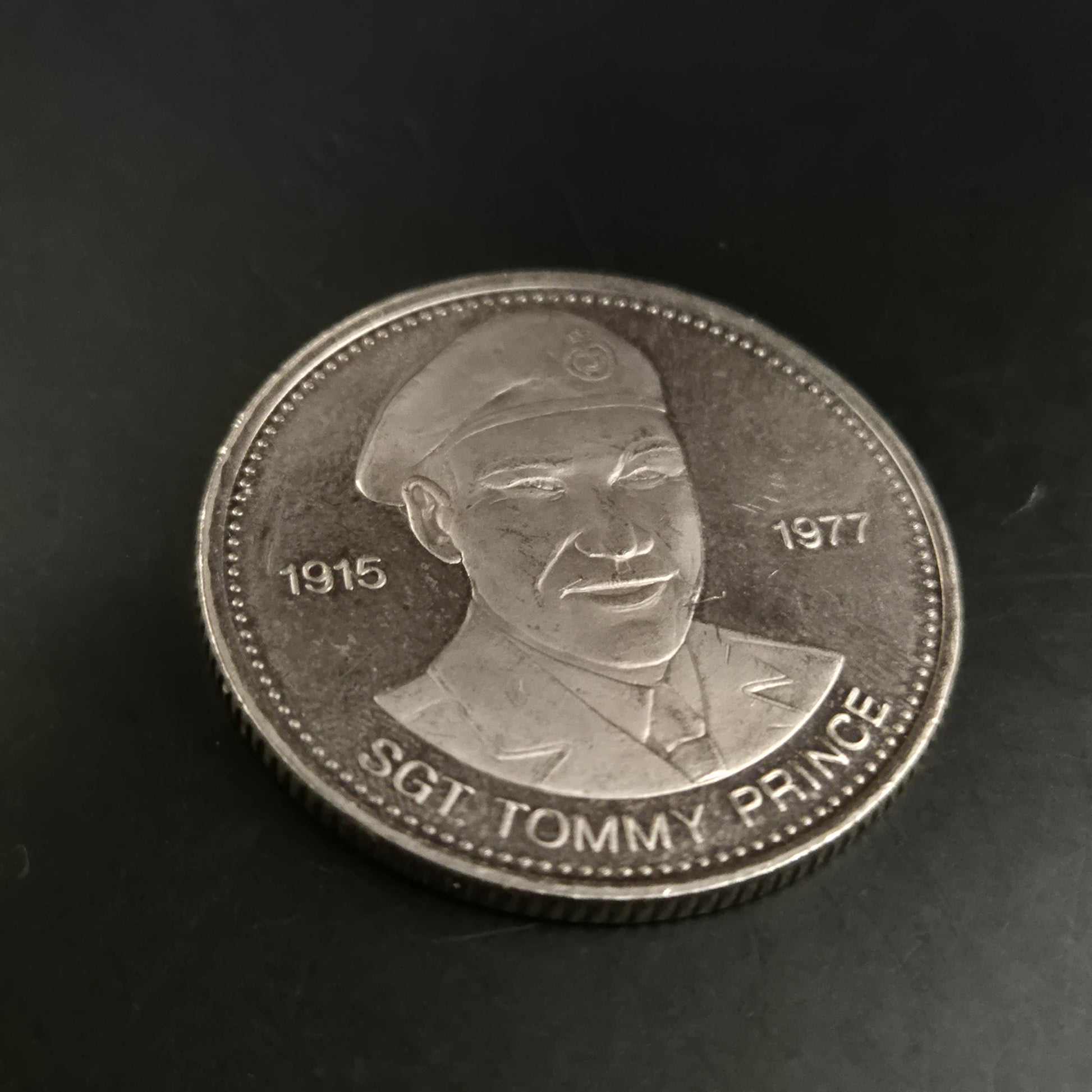 Gedenkmünze Sgt. Tommy Prince (1915-1977) Sammlerstück - Bild 3