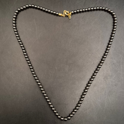 Elegante Hämatit-Perlenhalskette mit glänzendem Goldverschluss