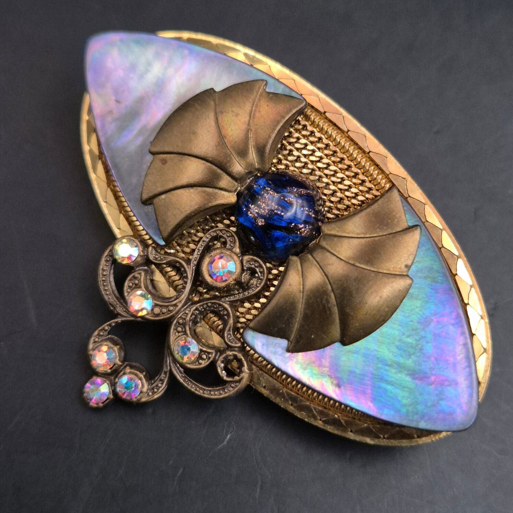 Elegante Vintage Brosche mit schillernder Muschel und Strass - Bild 5