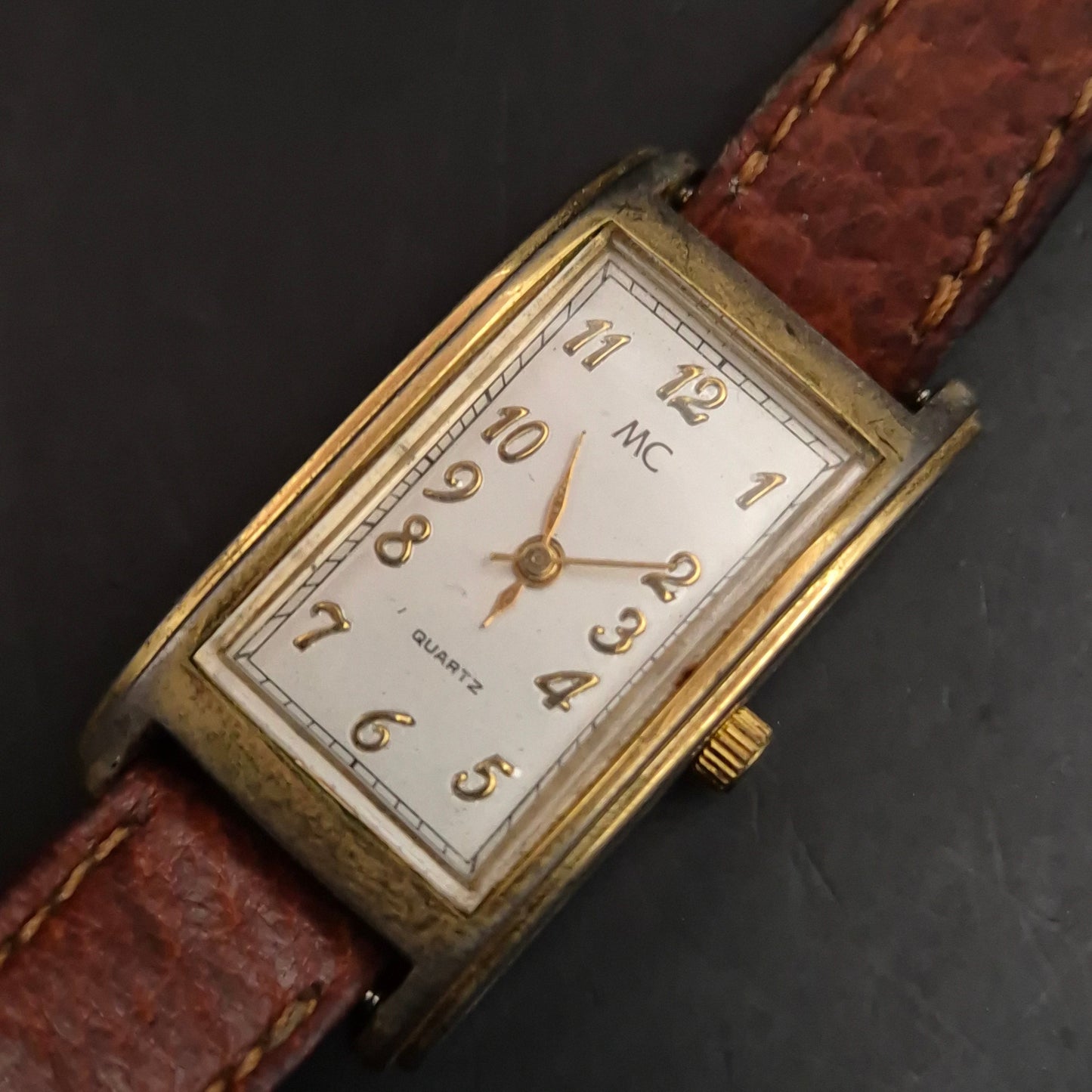 Elegante Vintage Damenuhr MC, Quarz, goldfarben mit braunem Leder