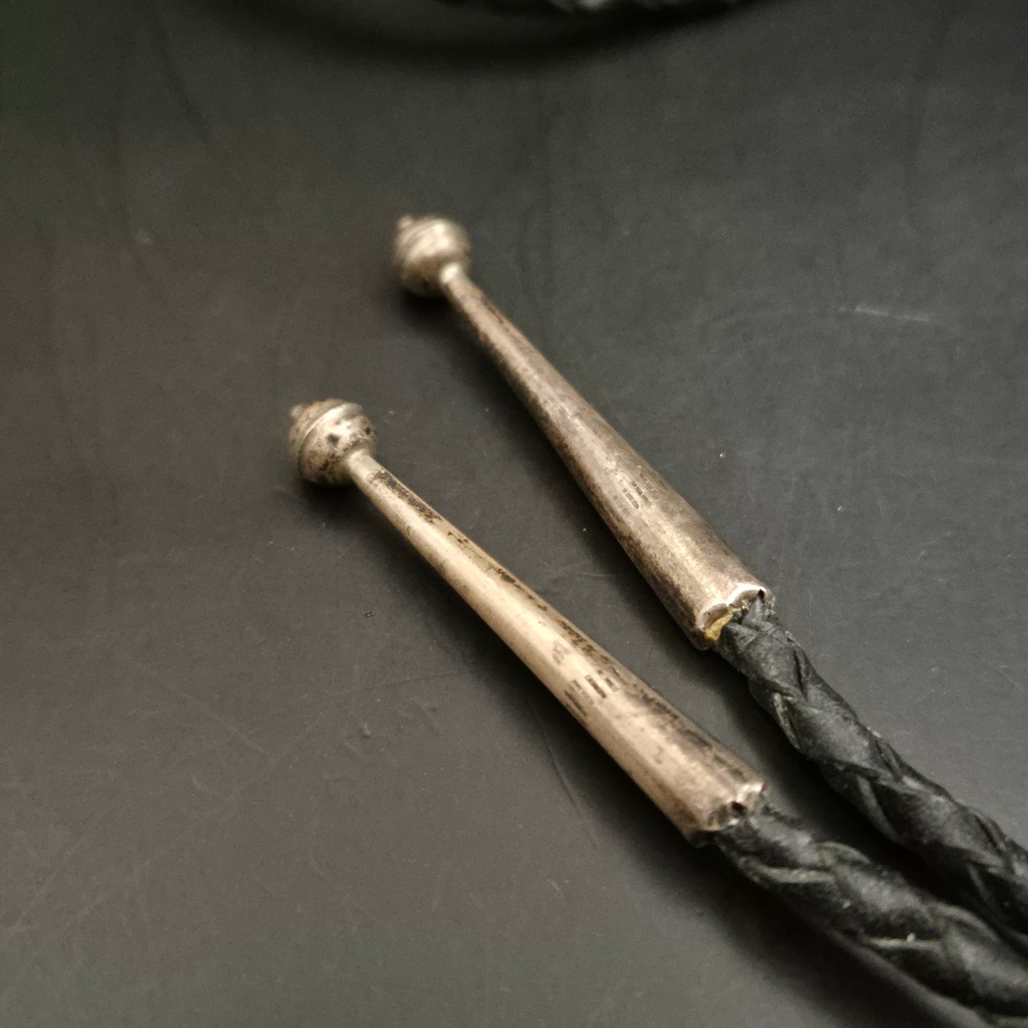 Vintage Bolo Tie mit Bärenpfoten-Design und Türkis – Western-Stil - Bild 5