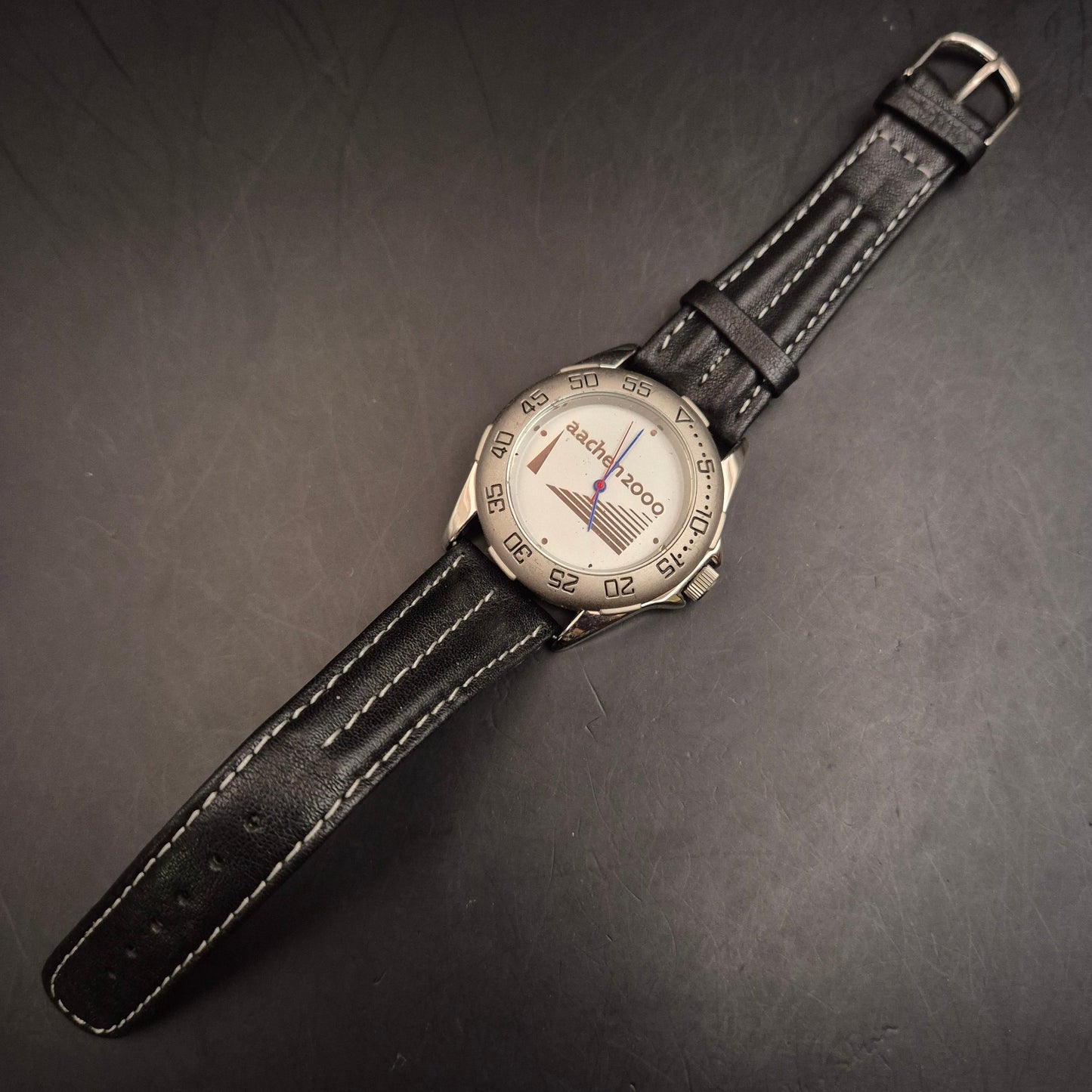 Sportliche Vintage Armbanduhr 'aachen 2000' mit Lederarmband - Bild 2