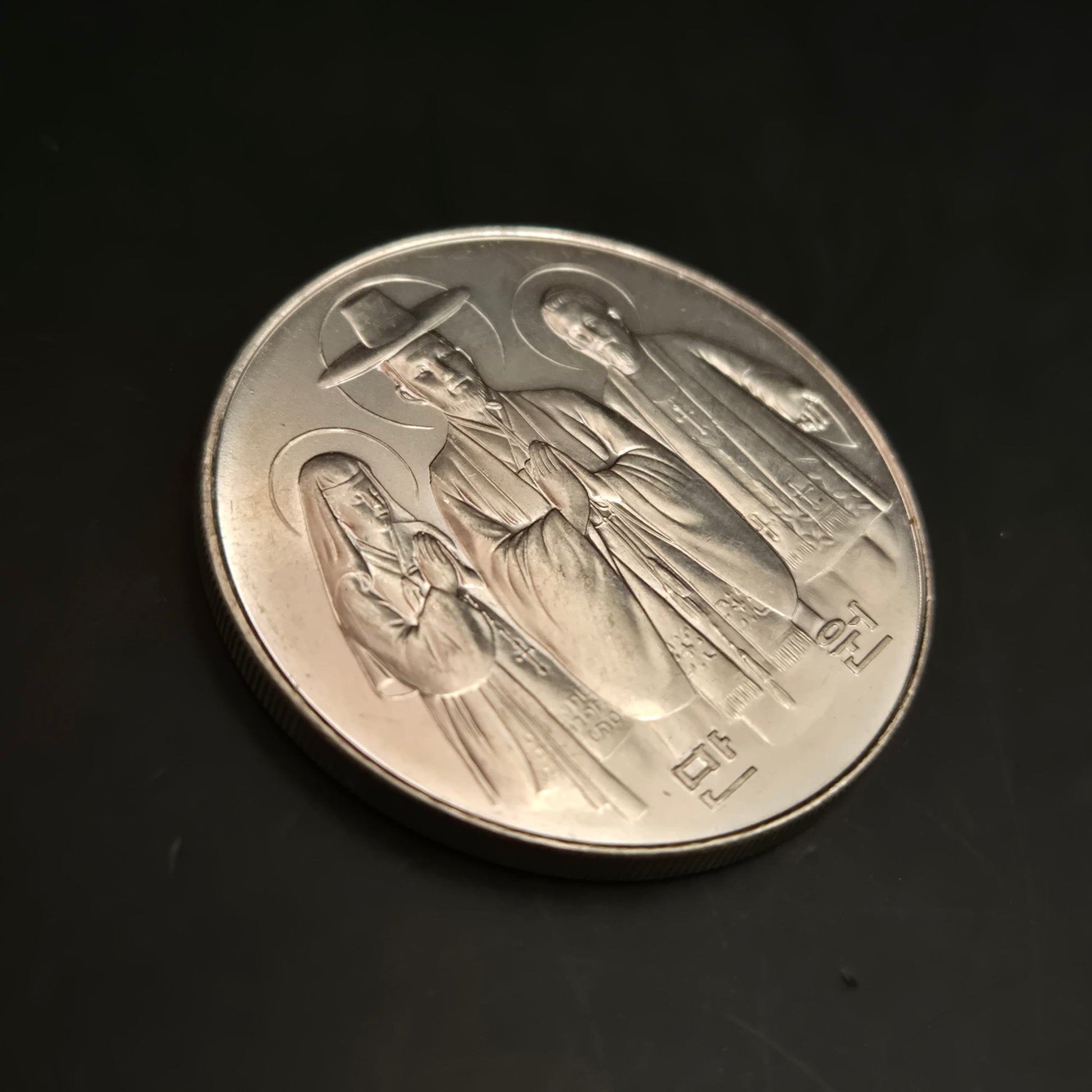 Südkoreanische 10000 Won Gedenkmünze 1984 – 200 Jahre Katholizismus - Bild 3