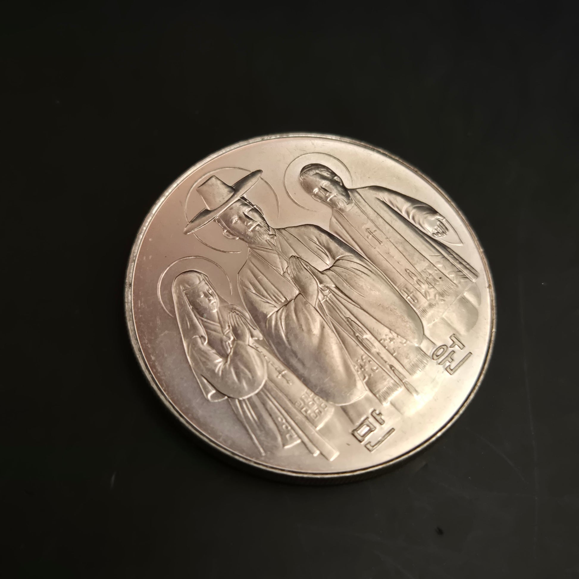 Südkoreanische 10000 Won Gedenkmünze 1984 – 200 Jahre Katholizismus - Bild 4