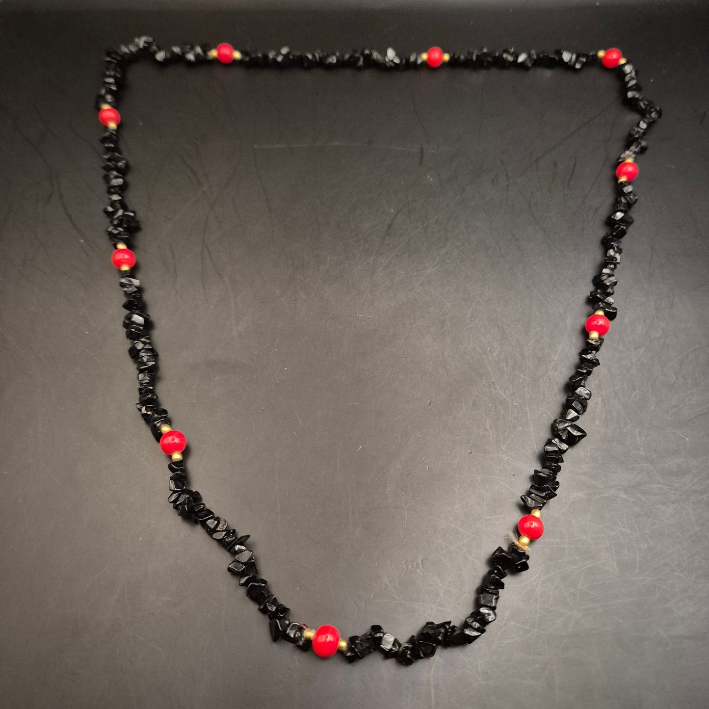 Vintage Halskette mit schwarzen Turmalin-Chips & roten Akzenten - Bild 3