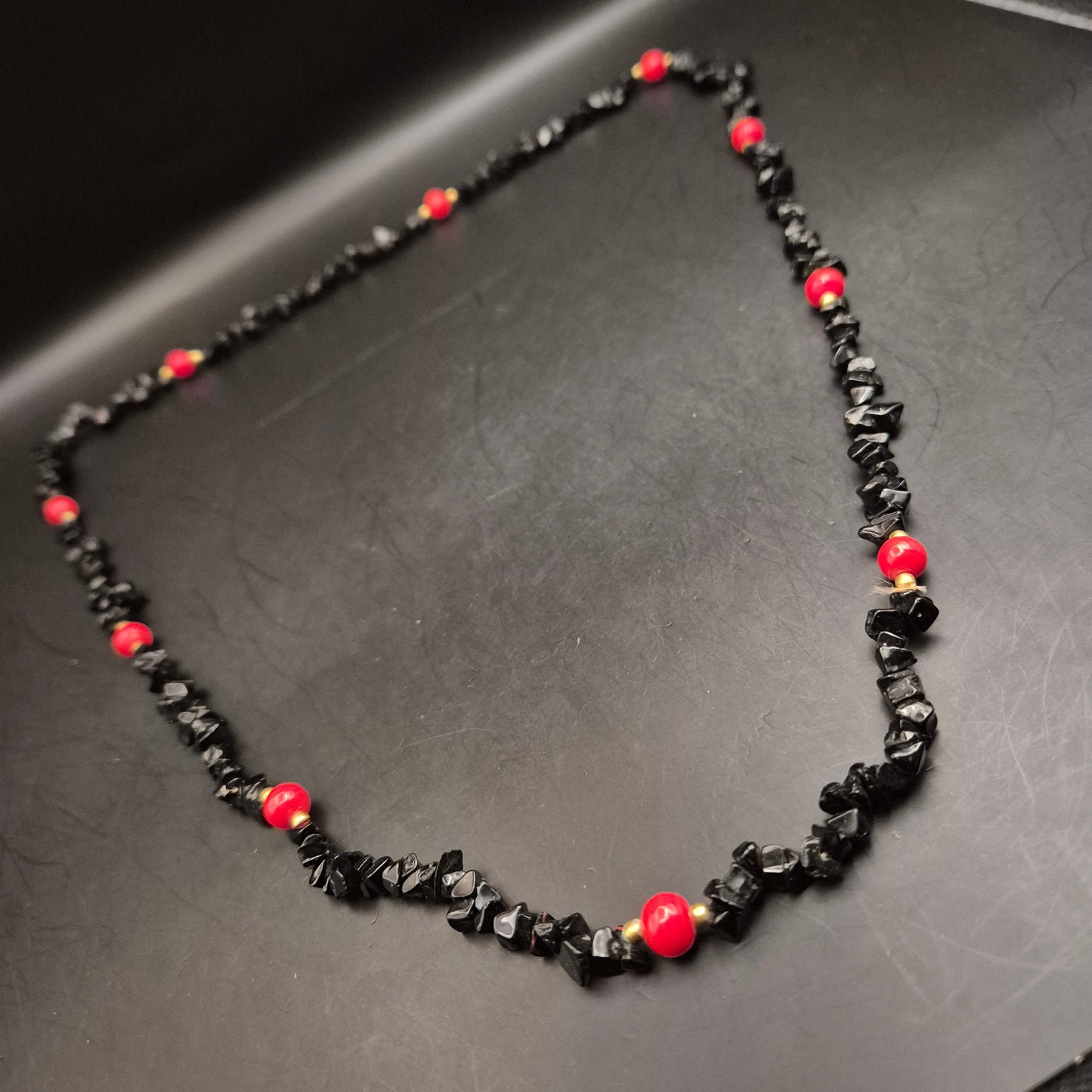 Vintage Halskette mit schwarzen Turmalin-Chips & roten Akzenten - Bild 4