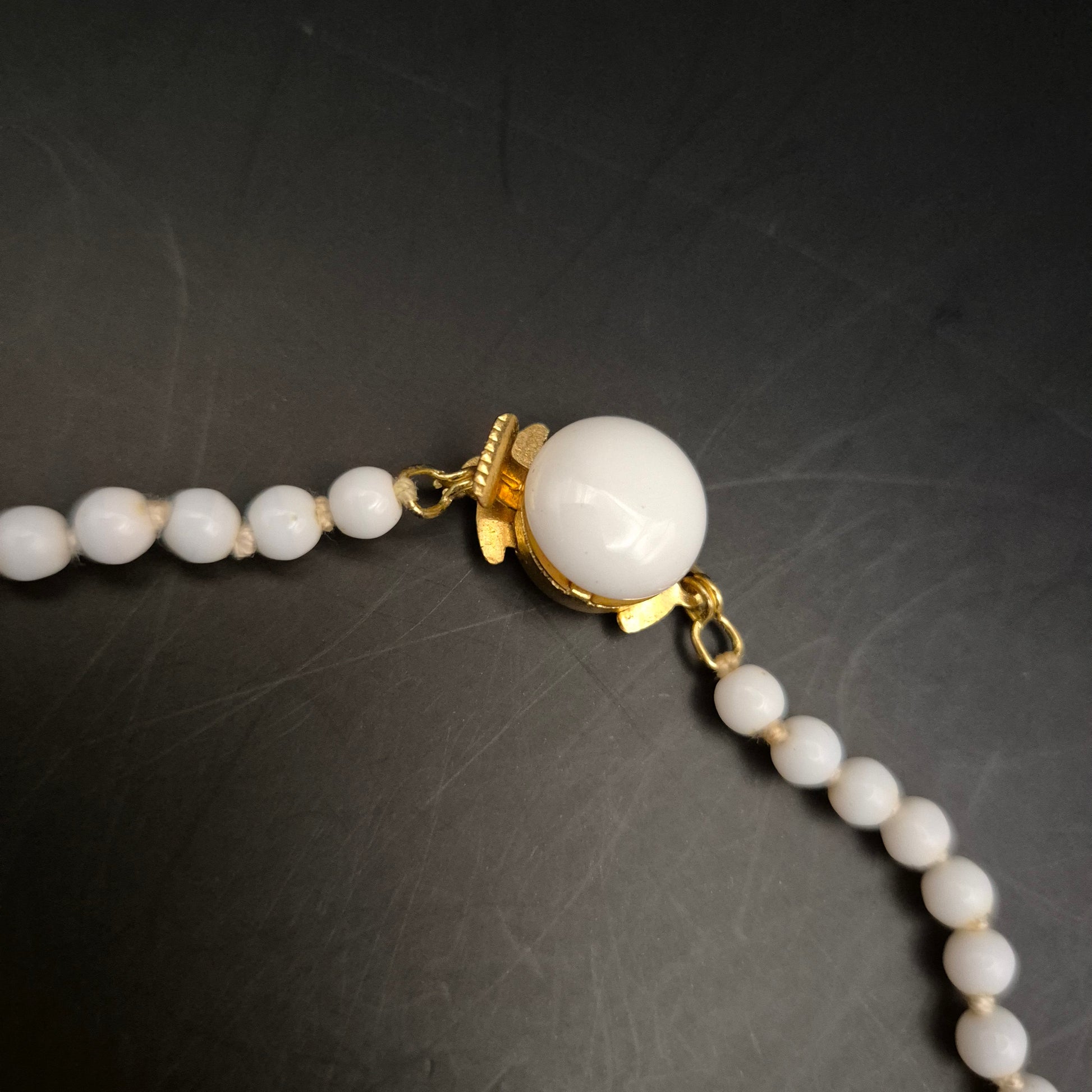 Elegante Vintage Perlenkette mit abgestuften Kunstperlen und Kugelverschluss - Bild 6