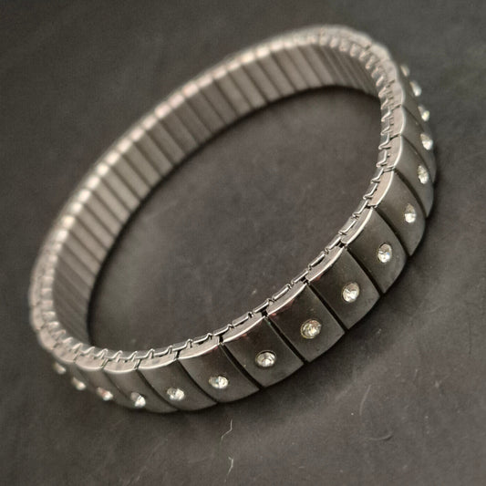 Elegantes Vintage Dehnarmband mit Strasssteinen