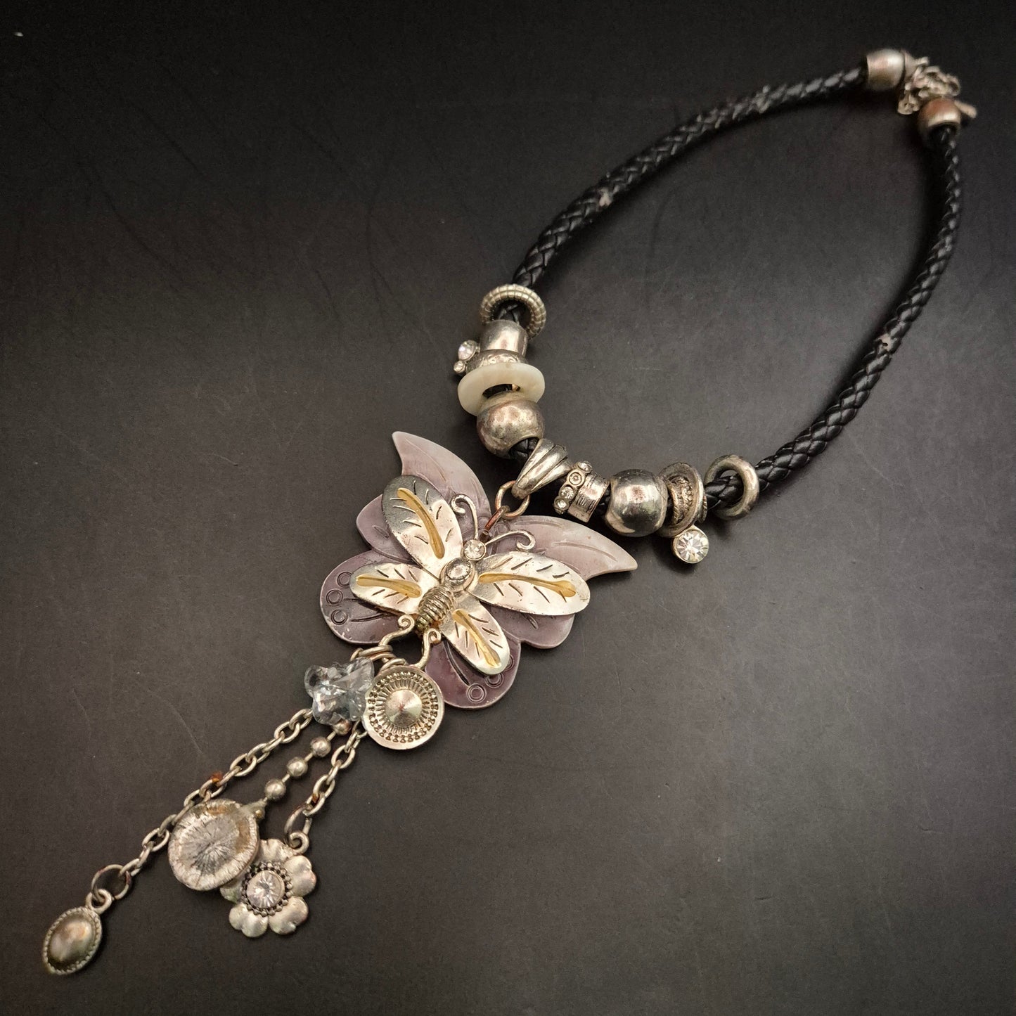 Vintage Halskette Schmetterling mit geflochtenem Lederband FES4814