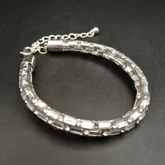 Funkelndes Strass Armband mit eleganten Baguette-Steinen