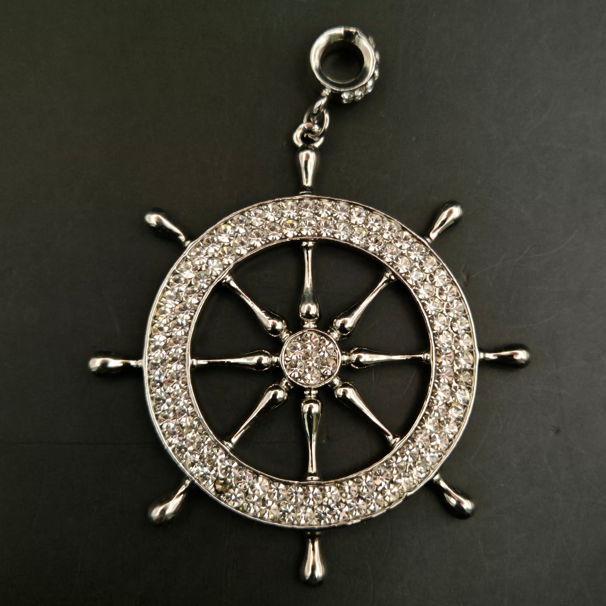 Funkelnder Schiffsrad-Charm Anhänger mit Strass Maritimes Design