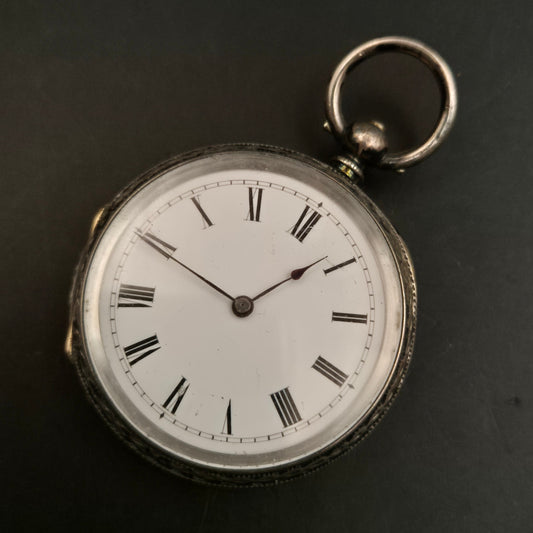 Vintage Taschenuhr Silberfarben mit römischen Ziffern – FES4826