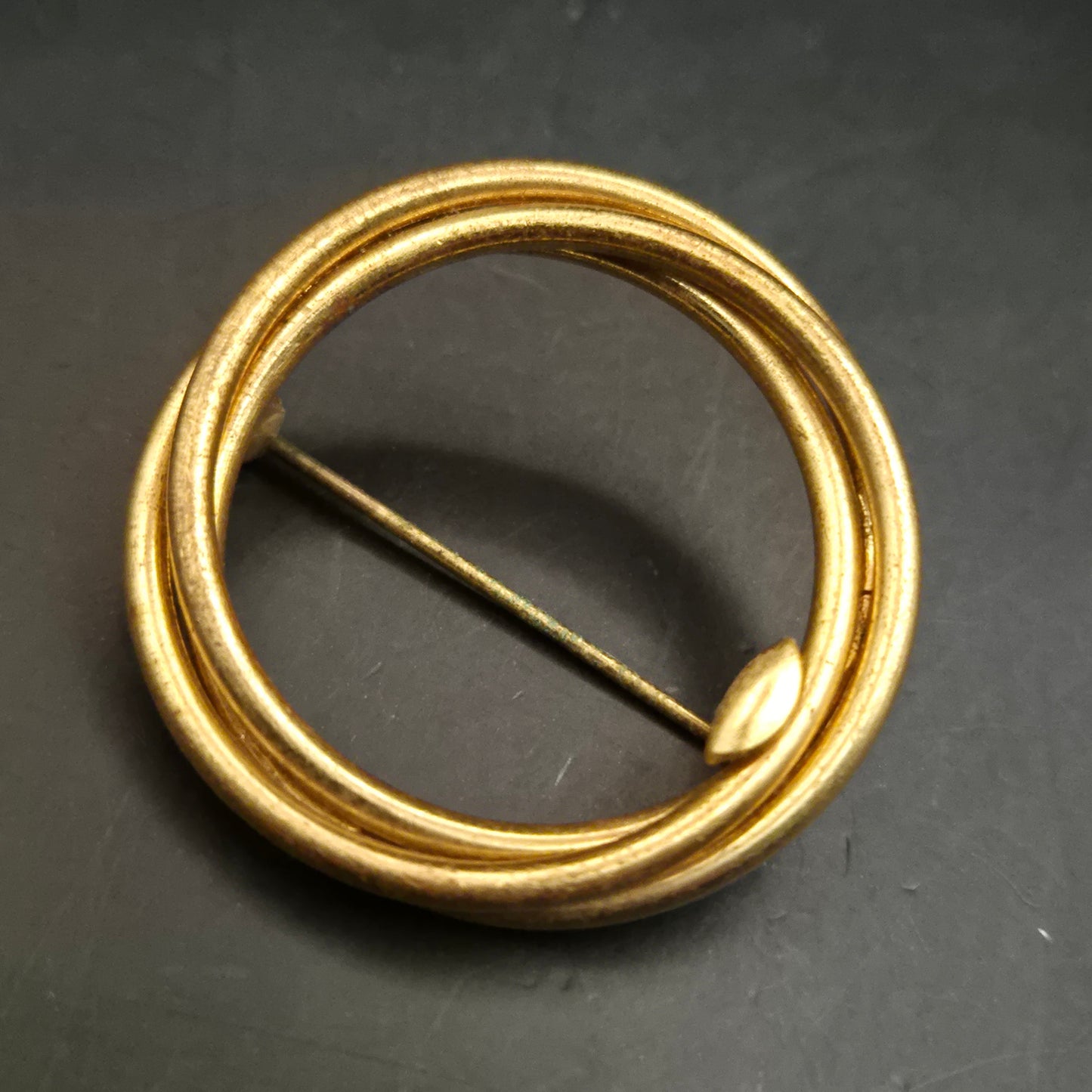 Zeitlose Vintage Brosche Goldfarben – Elegantes Kreis-Design