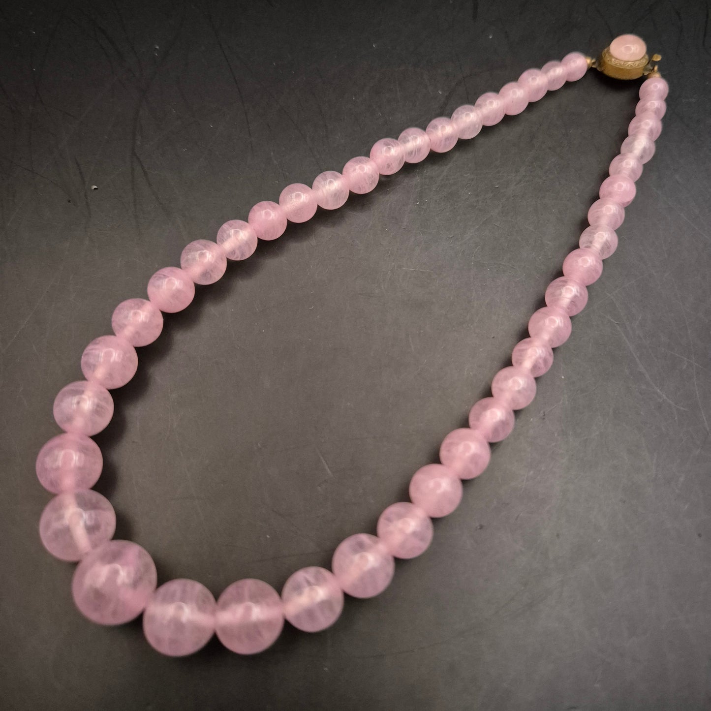 Vintage Rosenquarz-Halskette mit goldfarbenem Steckverschluss - Bild 2