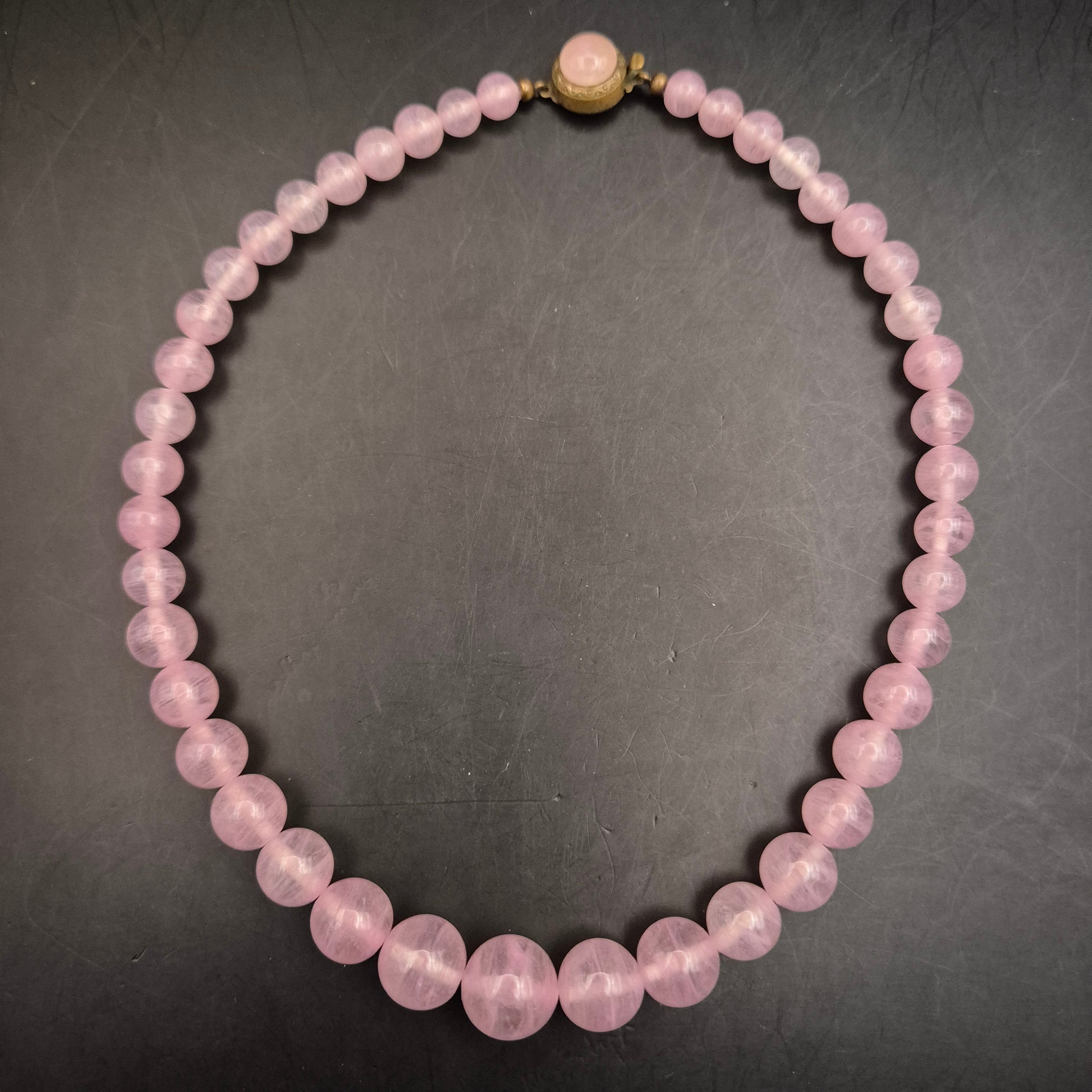 Vintage Rosenquarz-Halskette mit goldfarbenem Steckverschluss