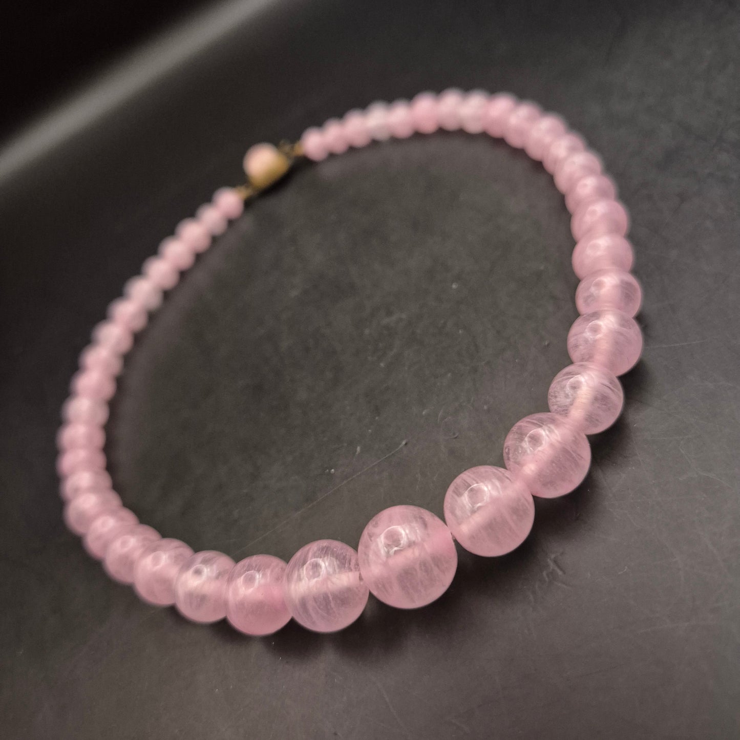 Vintage Rosenquarz-Halskette mit goldfarbenem Steckverschluss - Bild 4