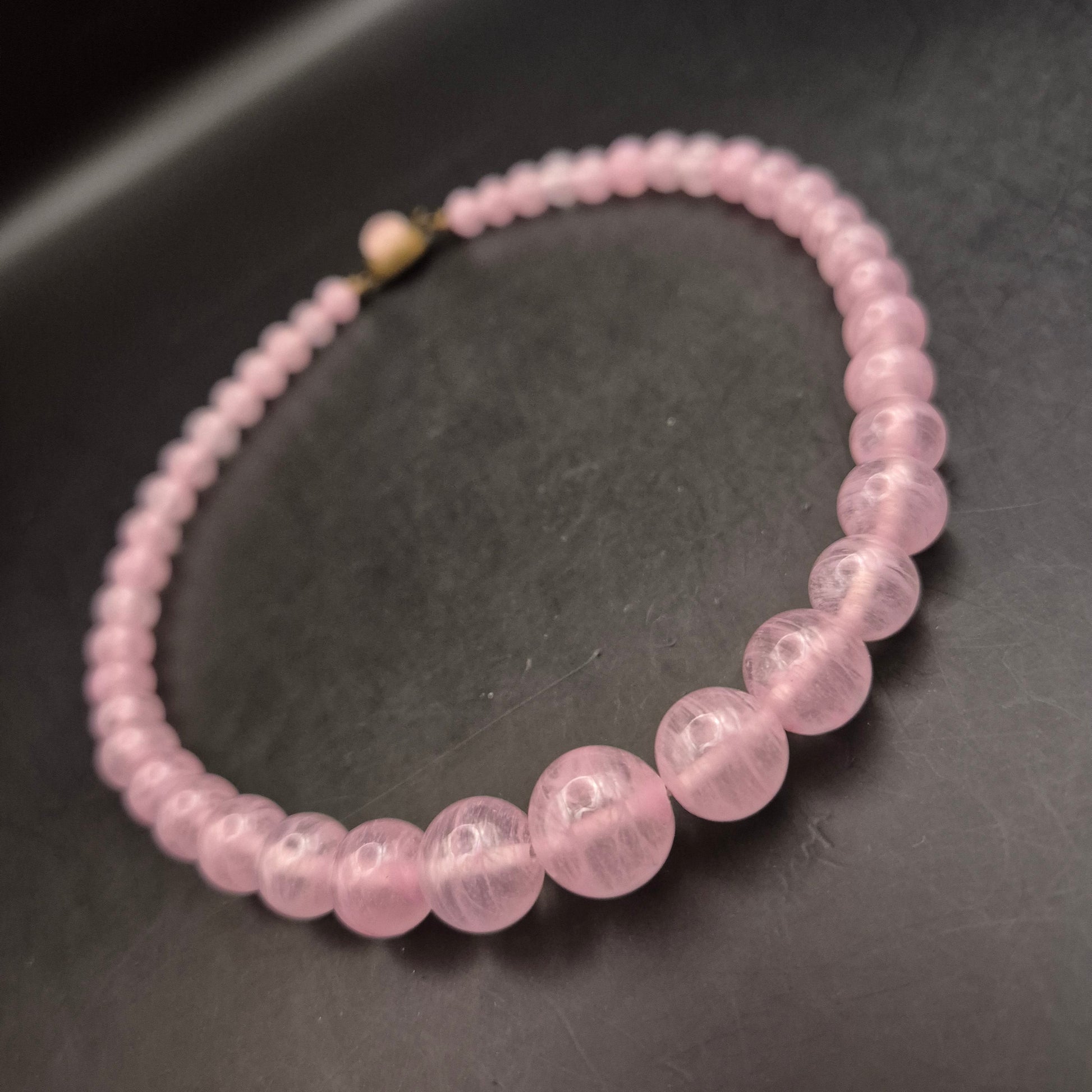 Vintage Rosenquarz-Halskette mit goldfarbenem Steckverschluss - Bild 4