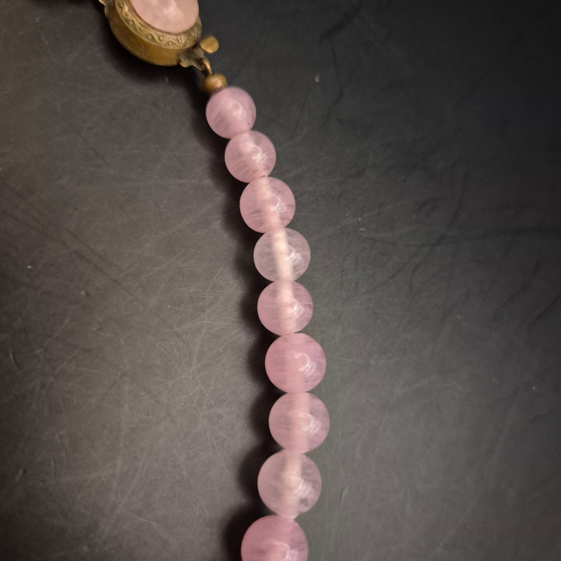 Vintage Rosenquarz-Halskette mit goldfarbenem Steckverschluss - Bild 5
