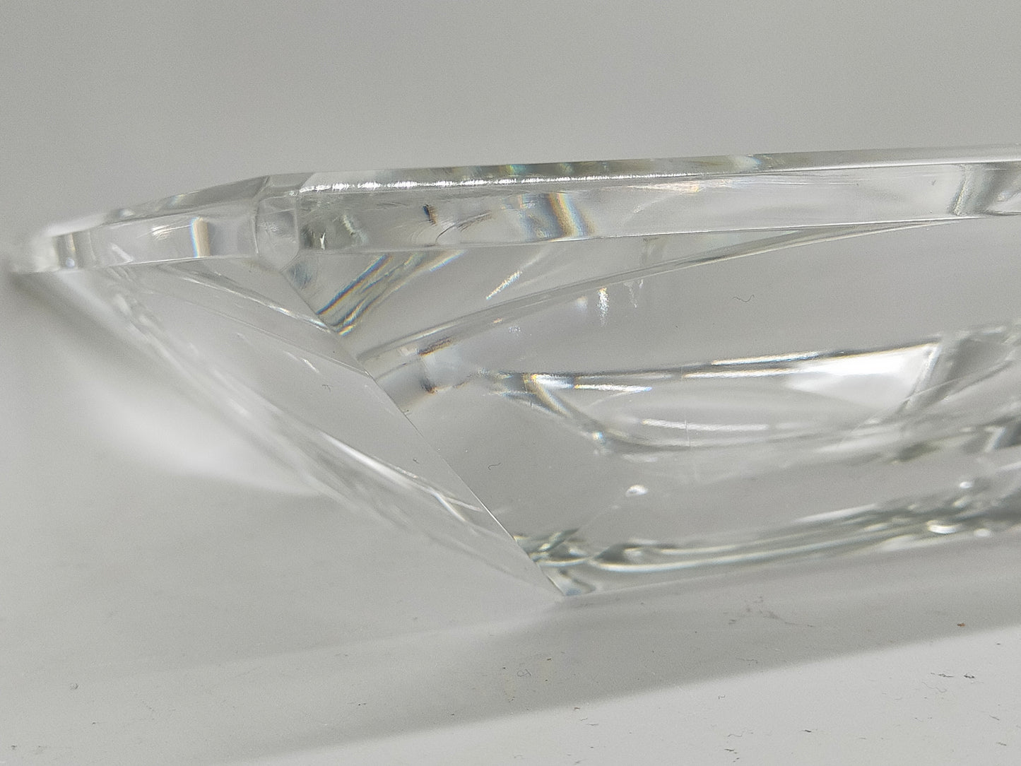 Massive Kristallglas Schale signiert – Modernes Designobjekt