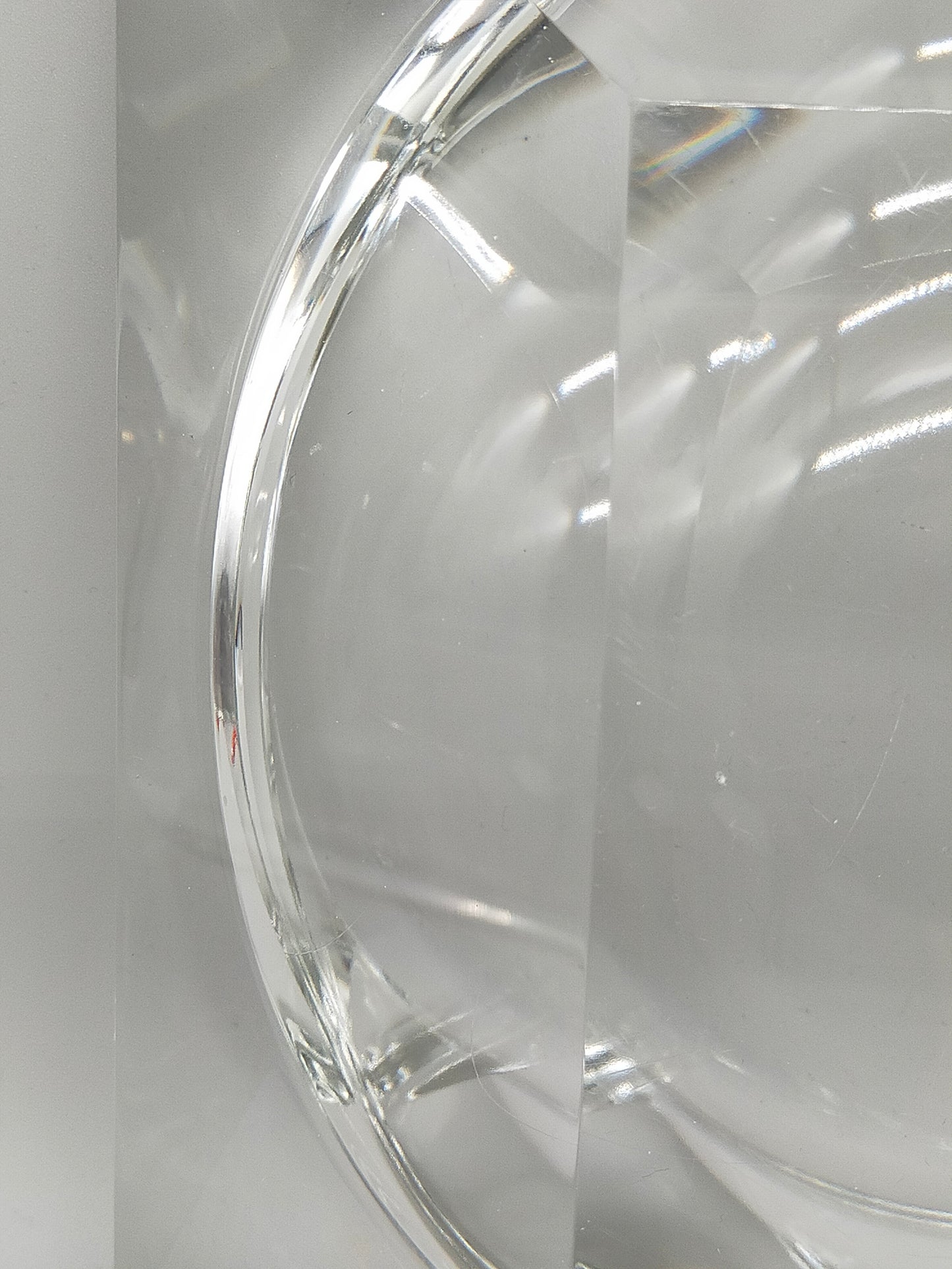 Massive Kristallglas Schale signiert – Modernes Designobjekt