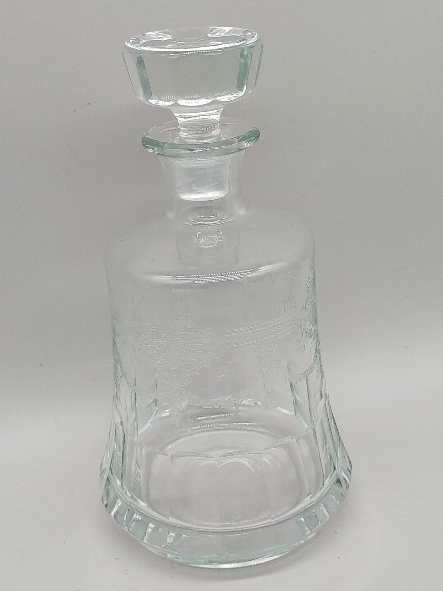 Kristallglas Karaffe mit Stöpsel – floral graviert, facettierter Schliff