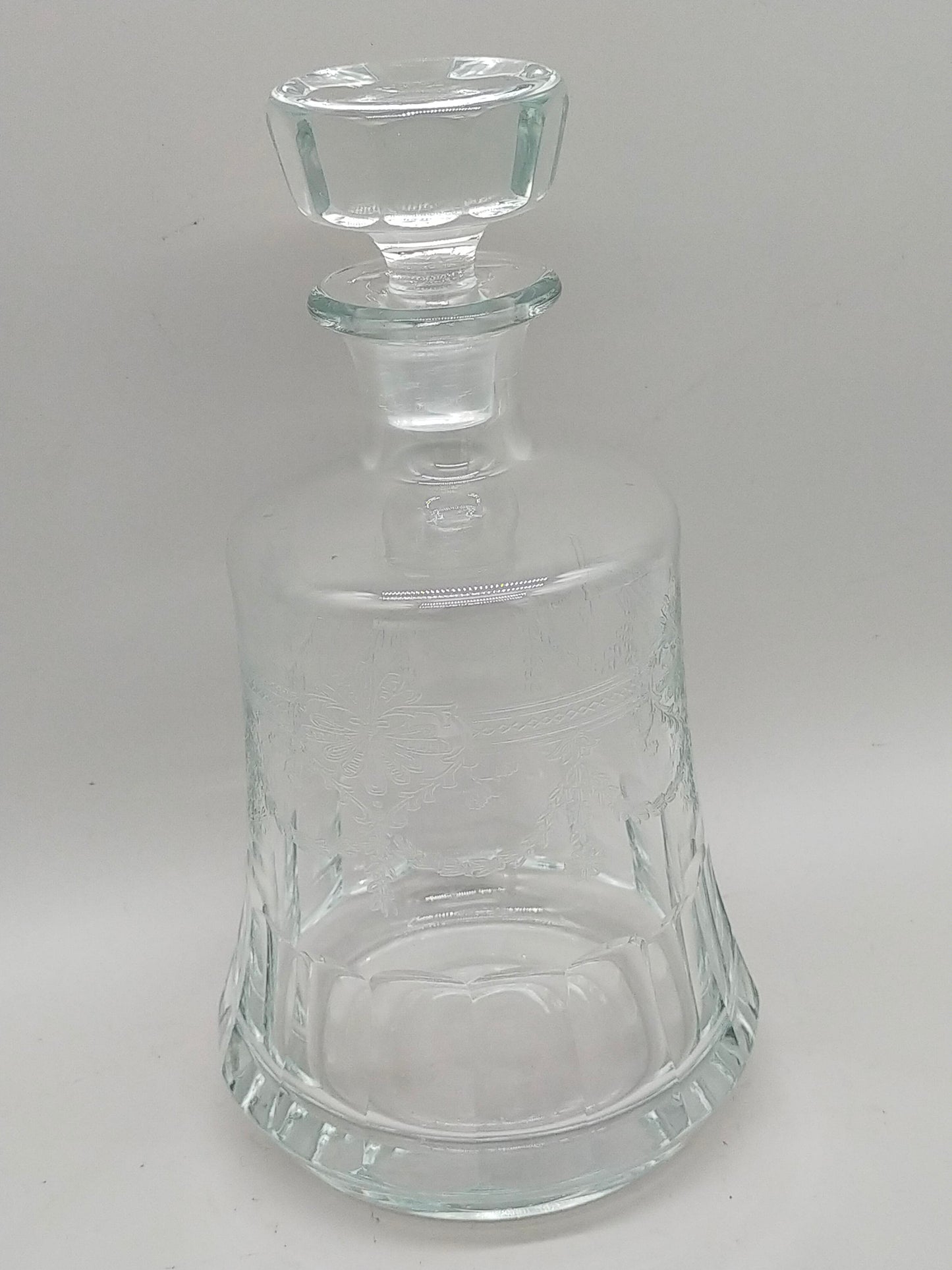 Kristallglas Karaffe mit Stöpsel – floral graviert, facettierter Schliff