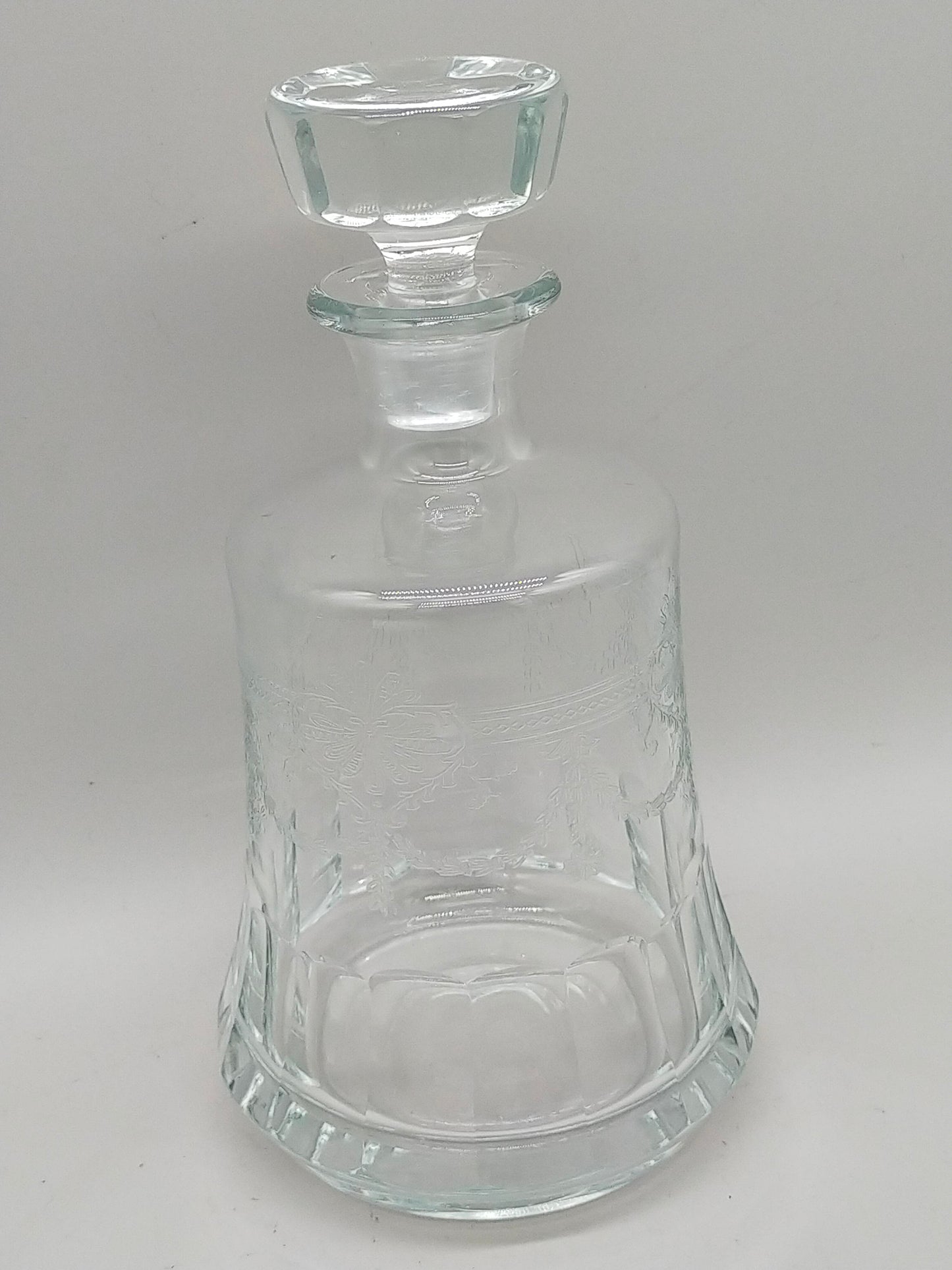 Kristallglas Karaffe mit Stöpsel – floral graviert, facettierter Schliff