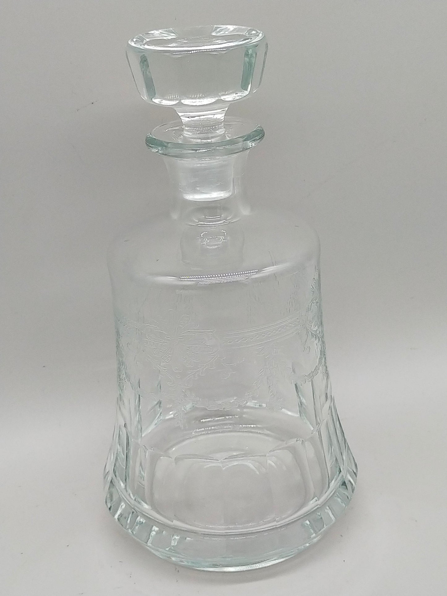 Kristallglas Karaffe mit Stöpsel – floral graviert, facettierter Schliff