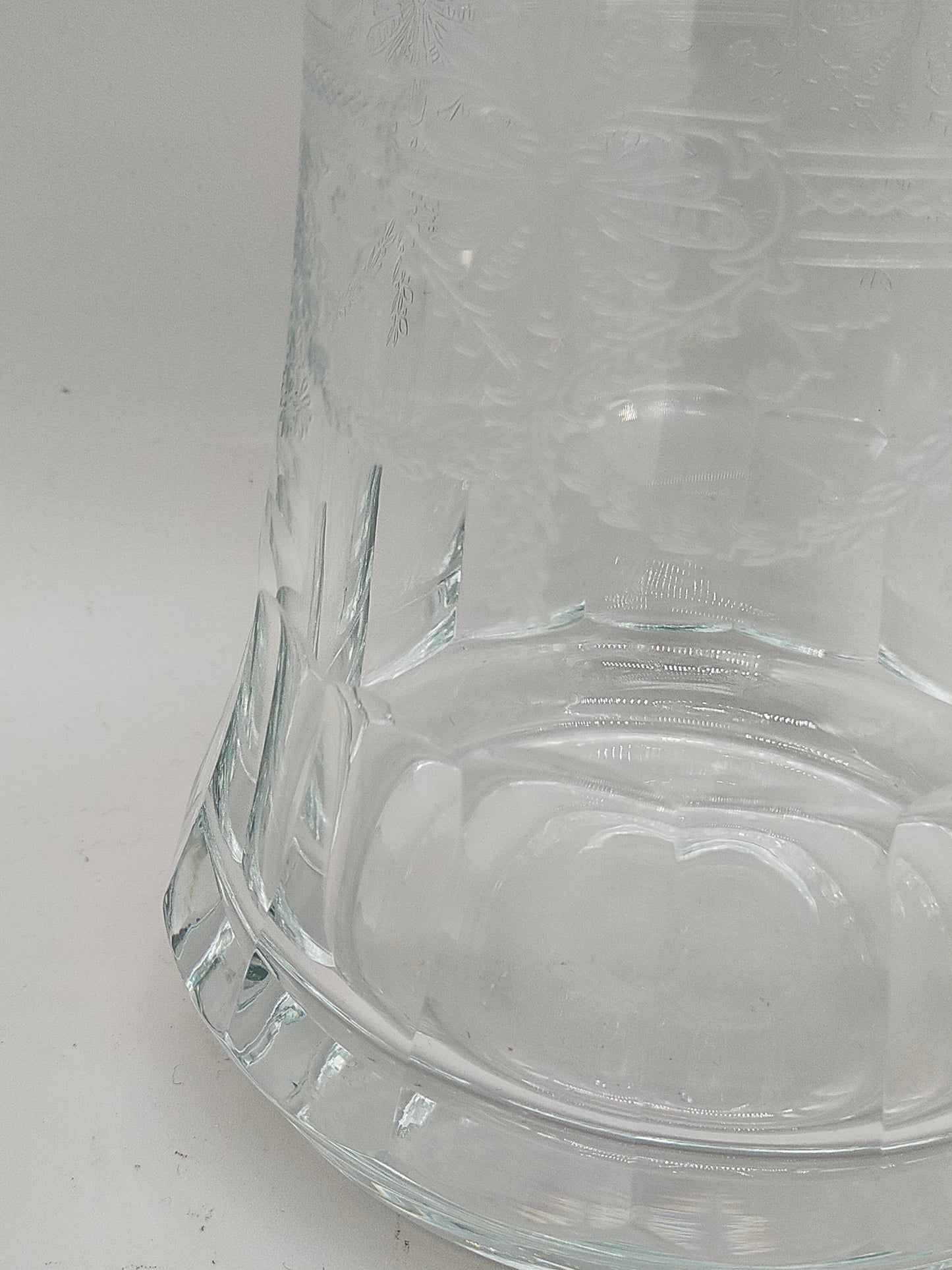 Kristallglas Karaffe mit Stöpsel – floral graviert, facettierter Schliff