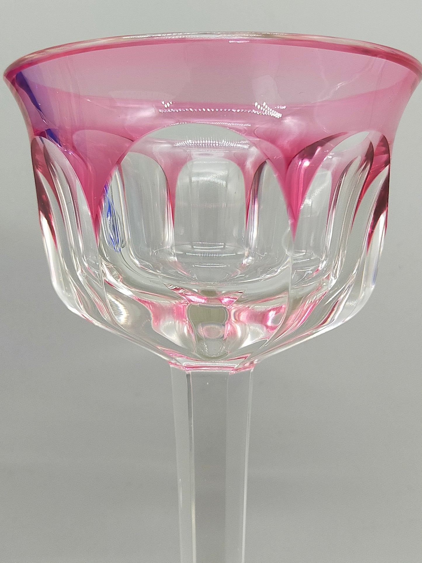 Elegante Kristallglas Kelche Blau & Rosa – Facettenschliff Design