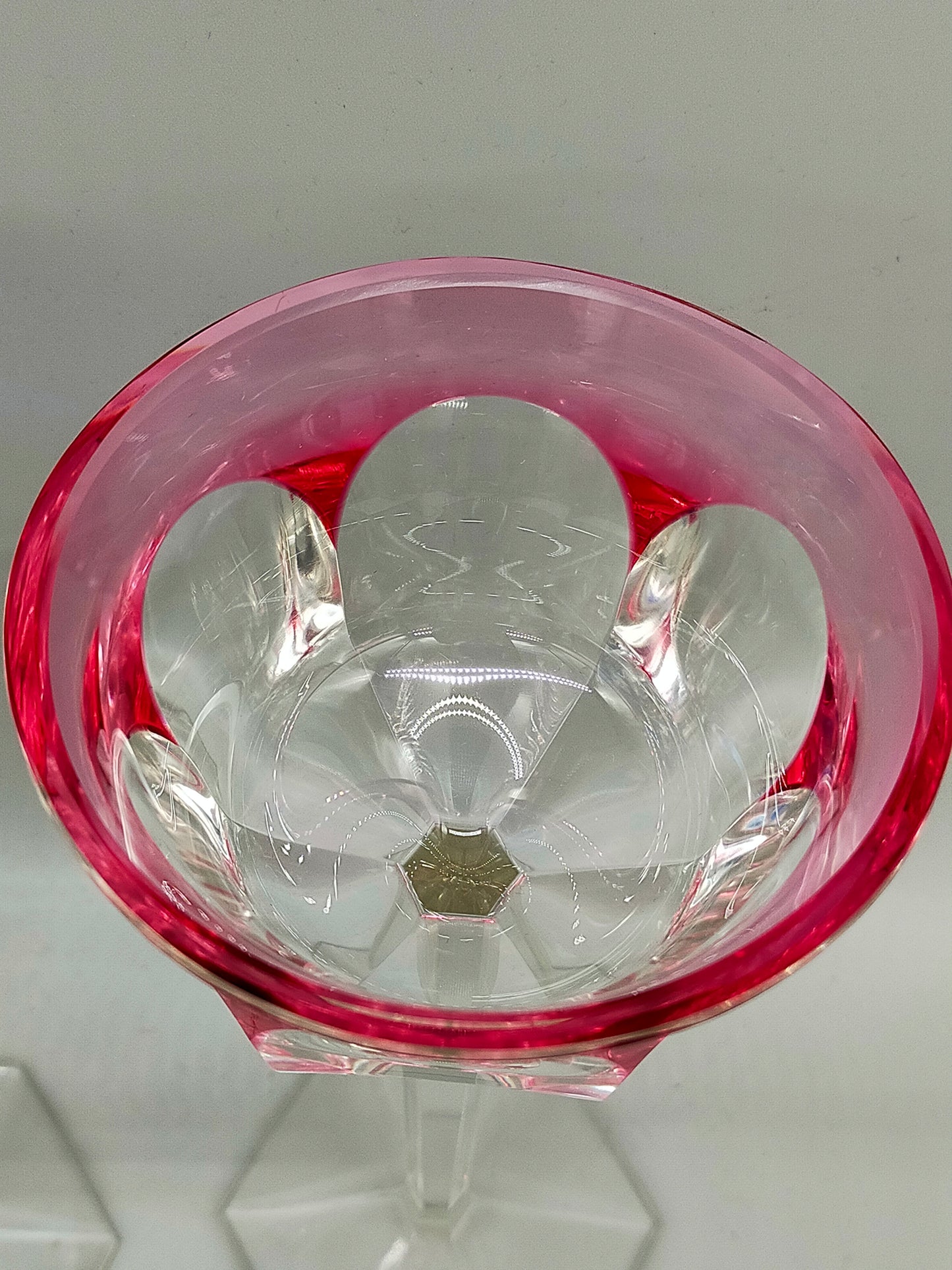 Elegante Kristallglas Kelche Blau & Rosa – Facettenschliff Design