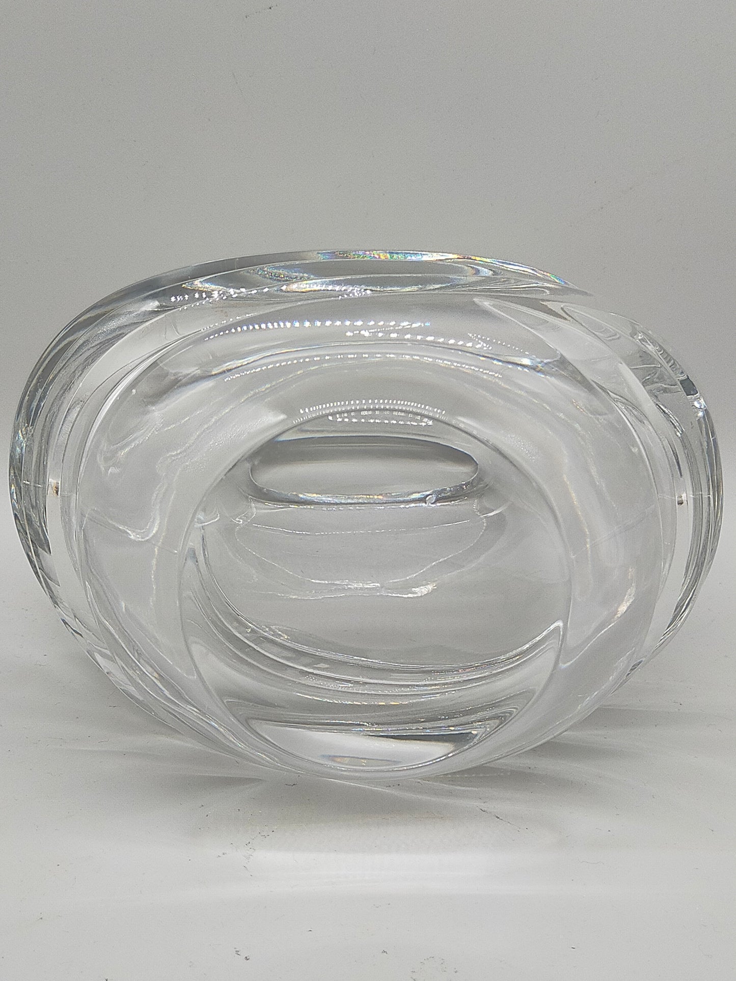 Massive Kristallglas Vase mit geschwungenem Design – dekorativ & edel