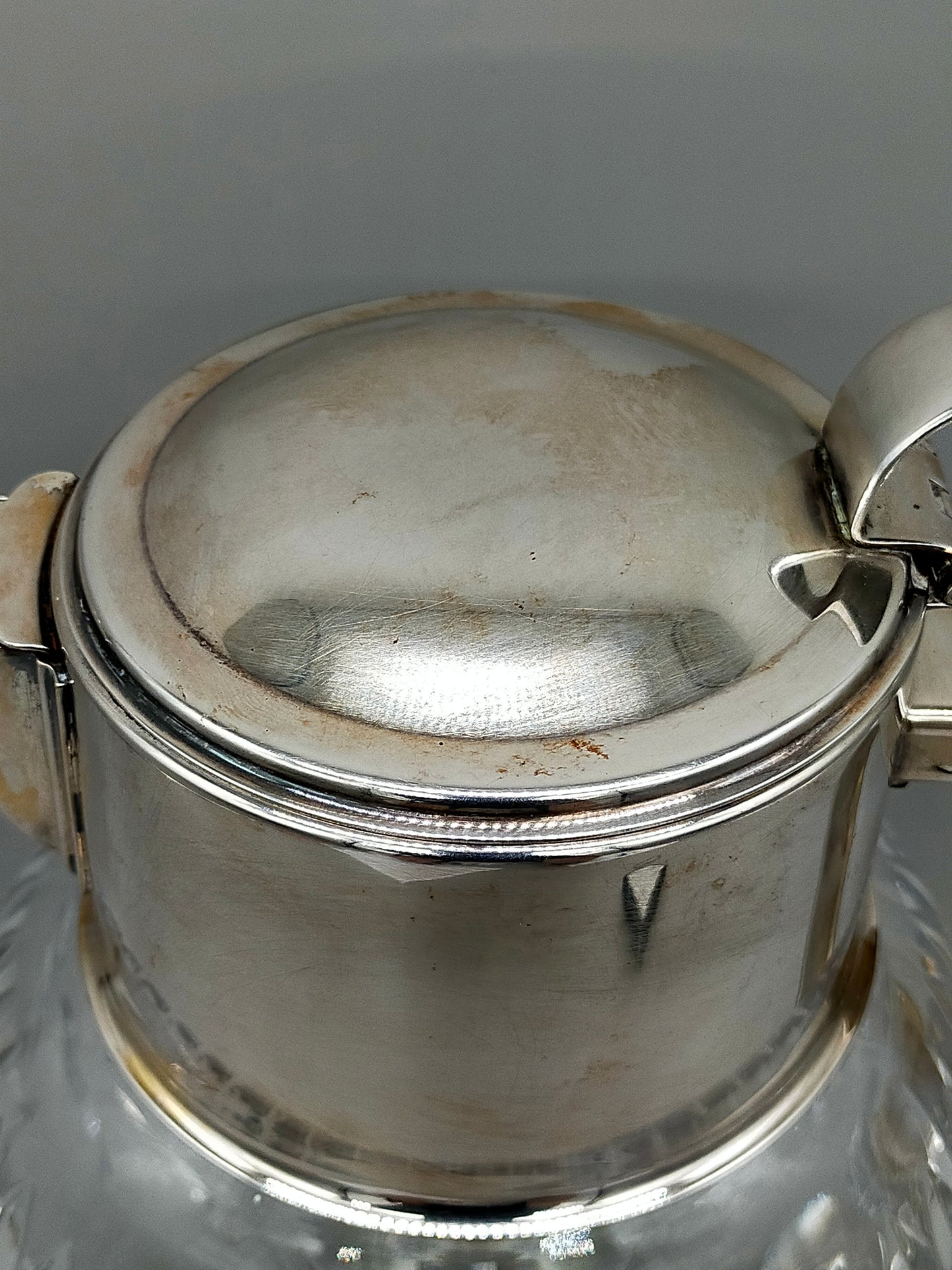 Kristall Glas Karaffe mit Metall Deckel & Einsatz – Vintage Stil
