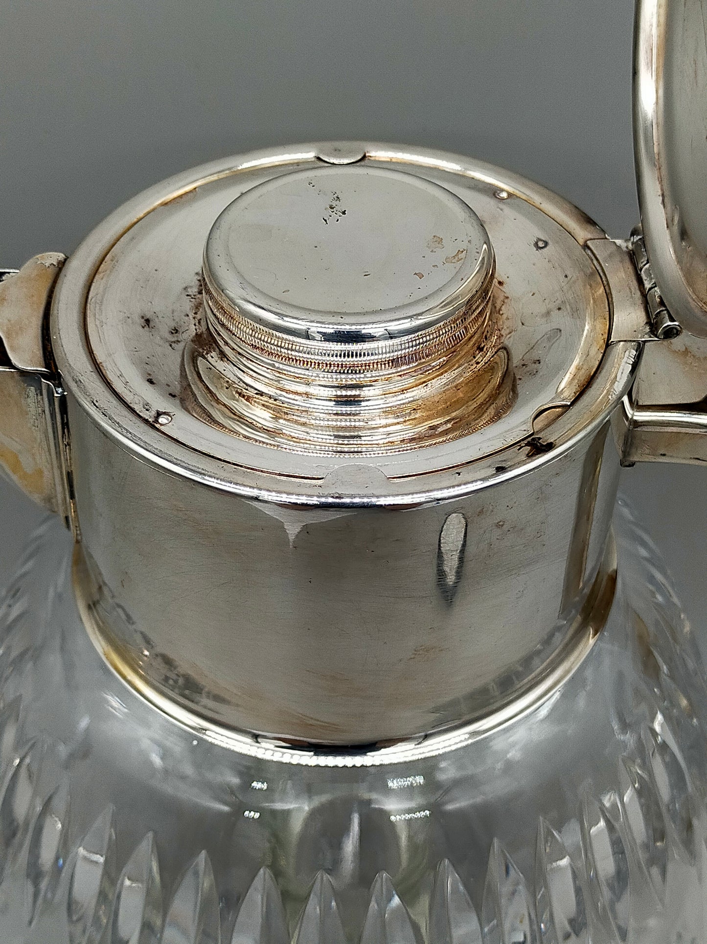 Kristall Glas Karaffe mit Metall Deckel & Einsatz – Vintage Stil
