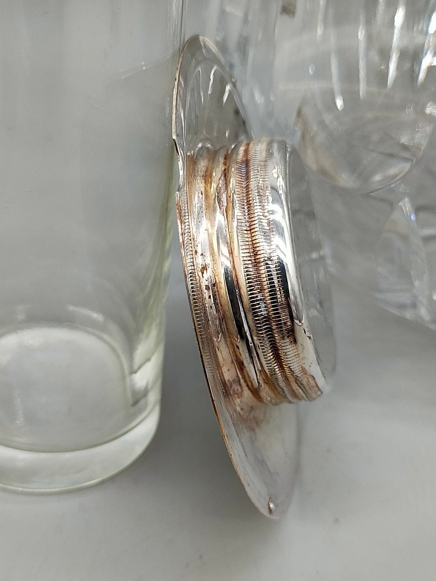 Kristall Glas Karaffe mit Metall Deckel & Einsatz – Vintage Stil