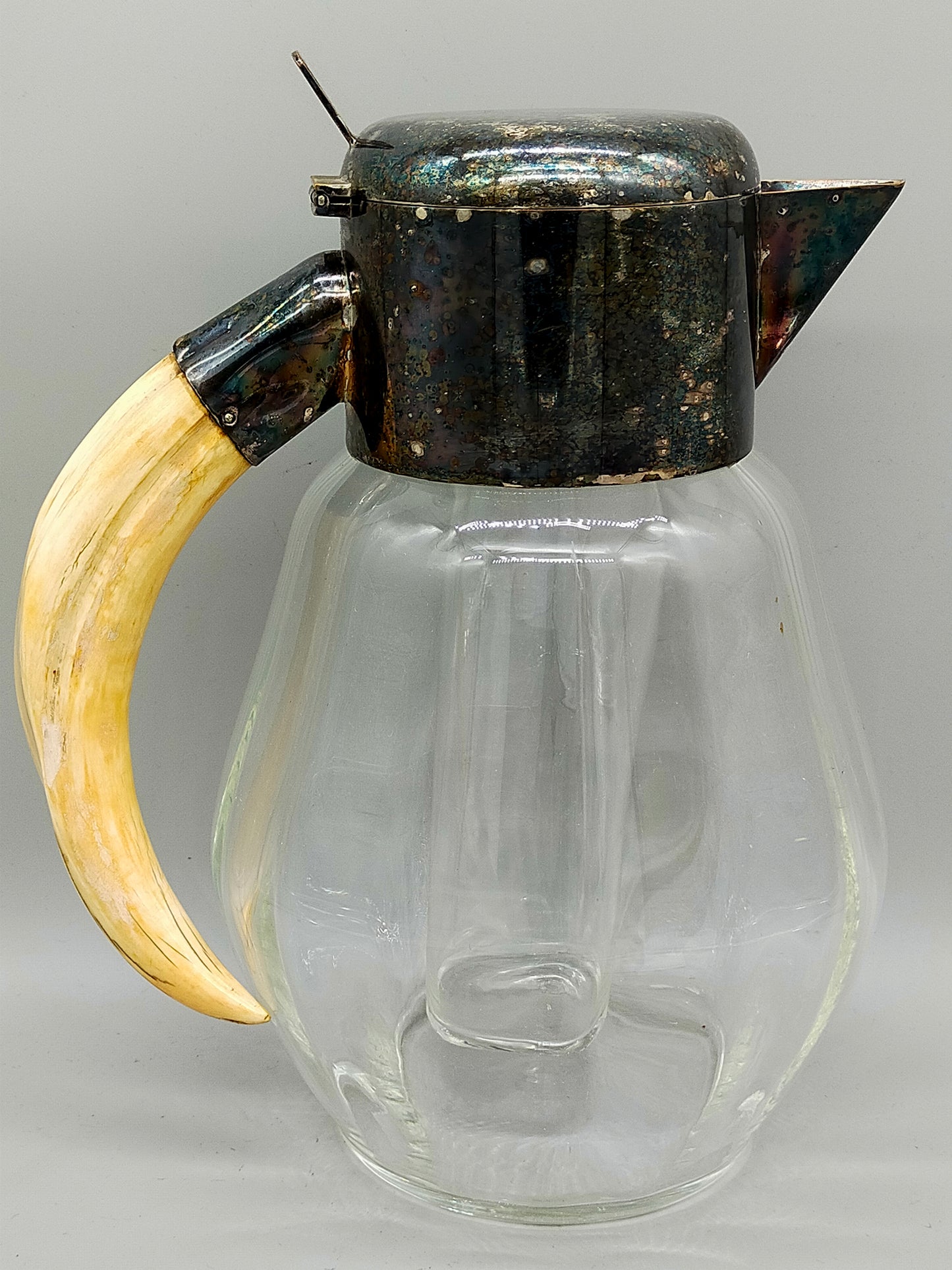 Vintage Glas Karaffe mit Einsatz & Horn Griff – Dekorativ