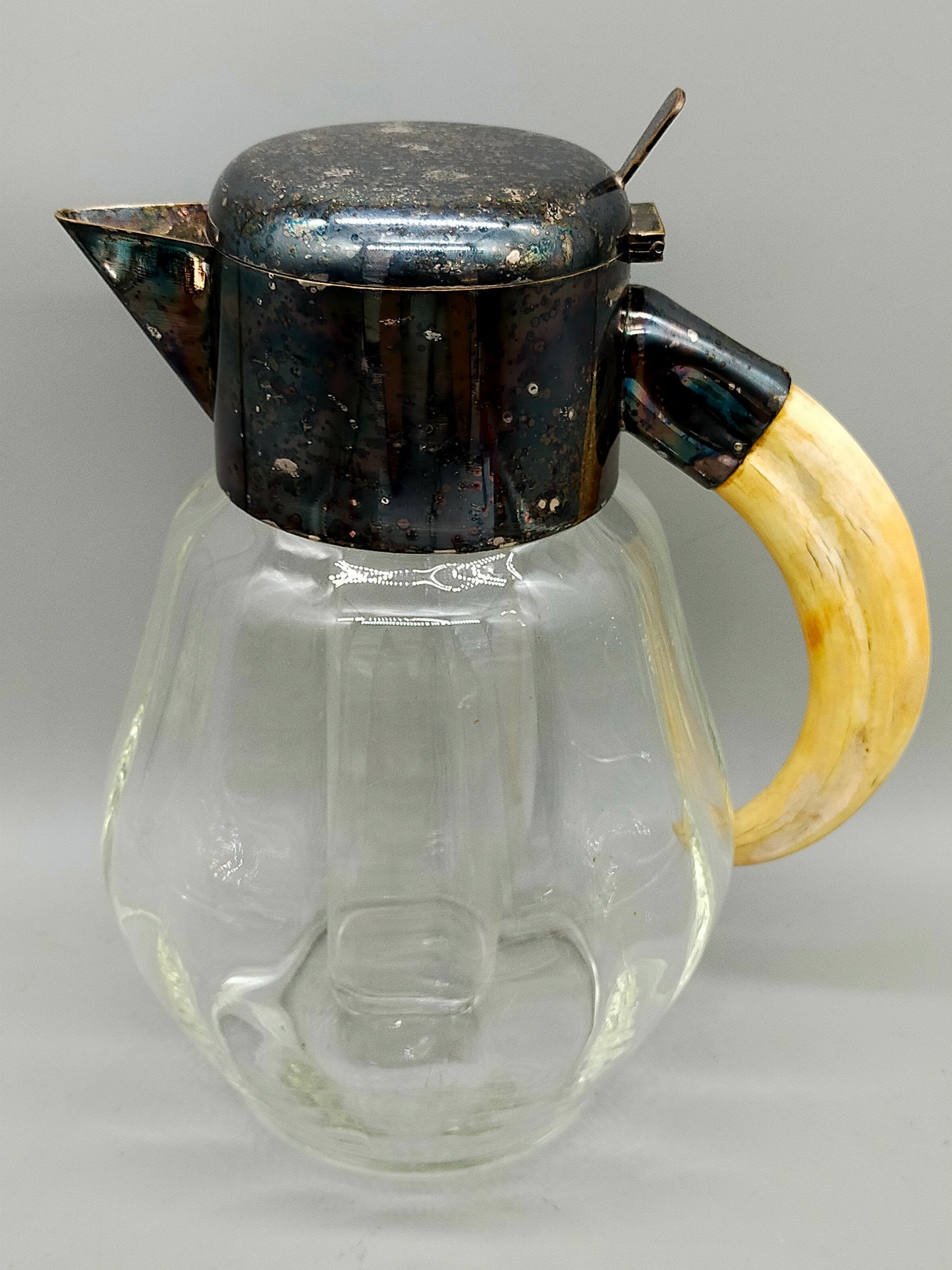 Vintage Glas Karaffe mit Einsatz & Horn Griff – Dekorativ