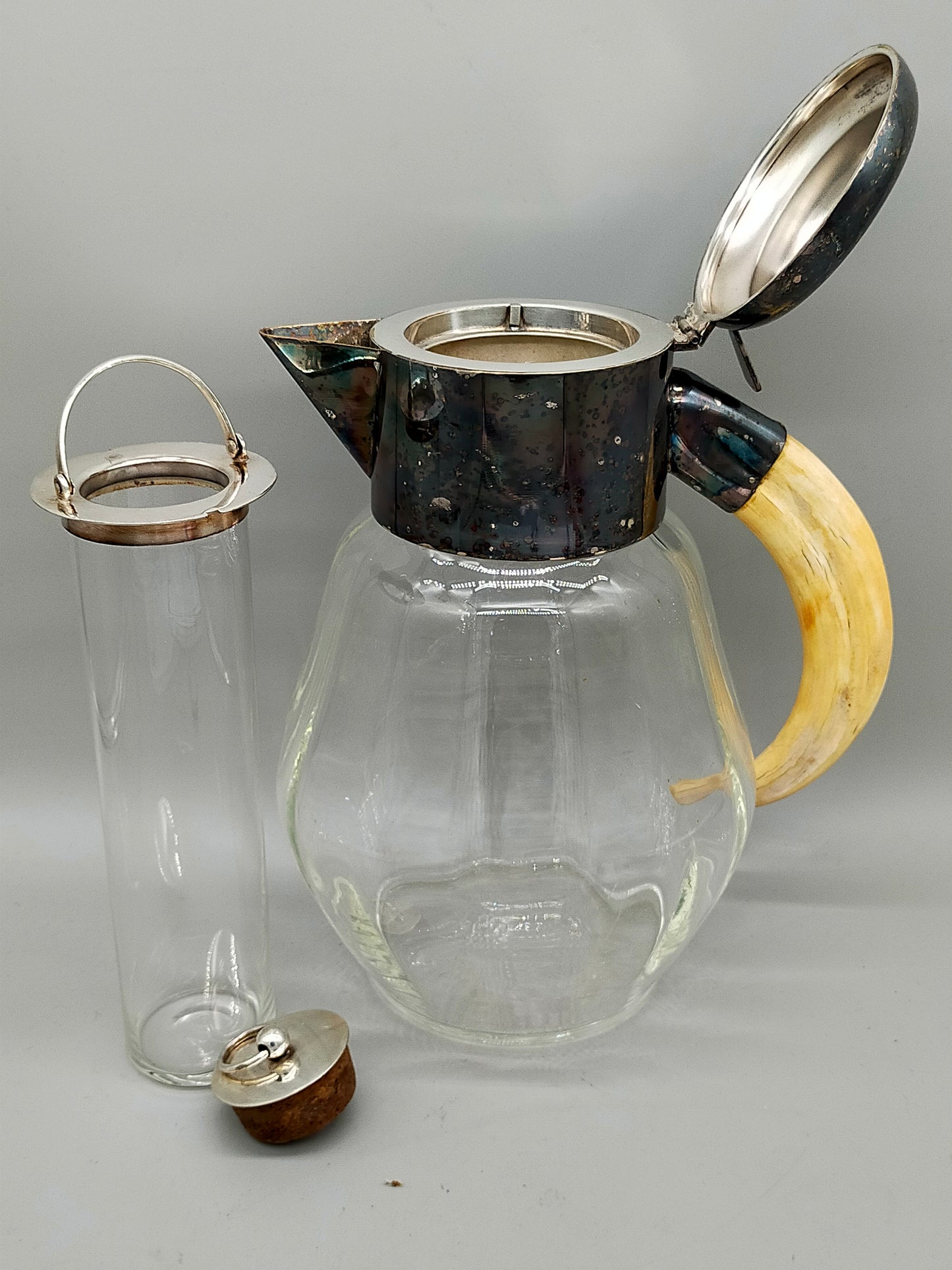 Vintage Glas Karaffe mit Einsatz & Horn Griff – Dekorativ