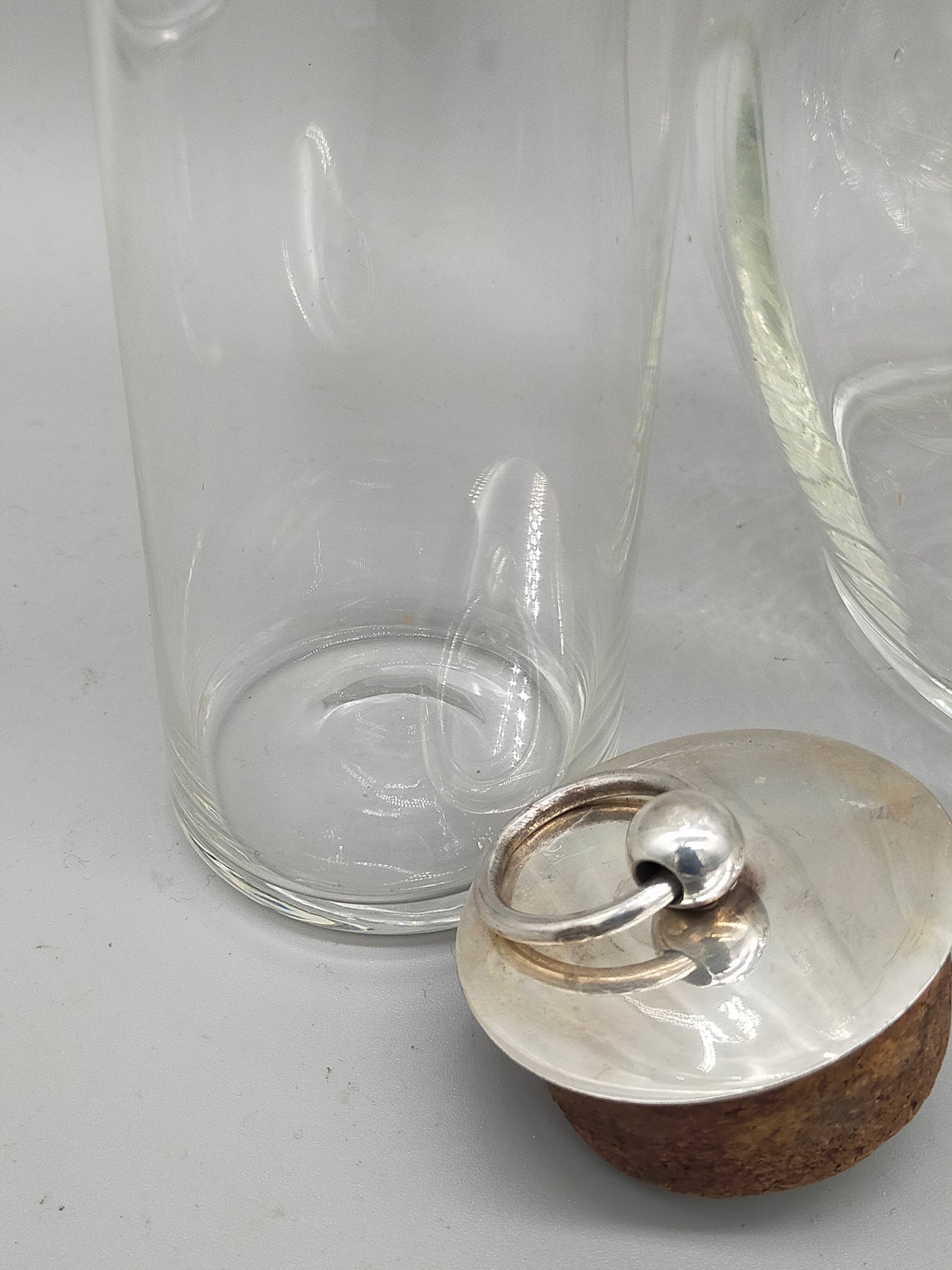 Vintage Glas Karaffe mit Einsatz & Horn Griff – Dekorativ